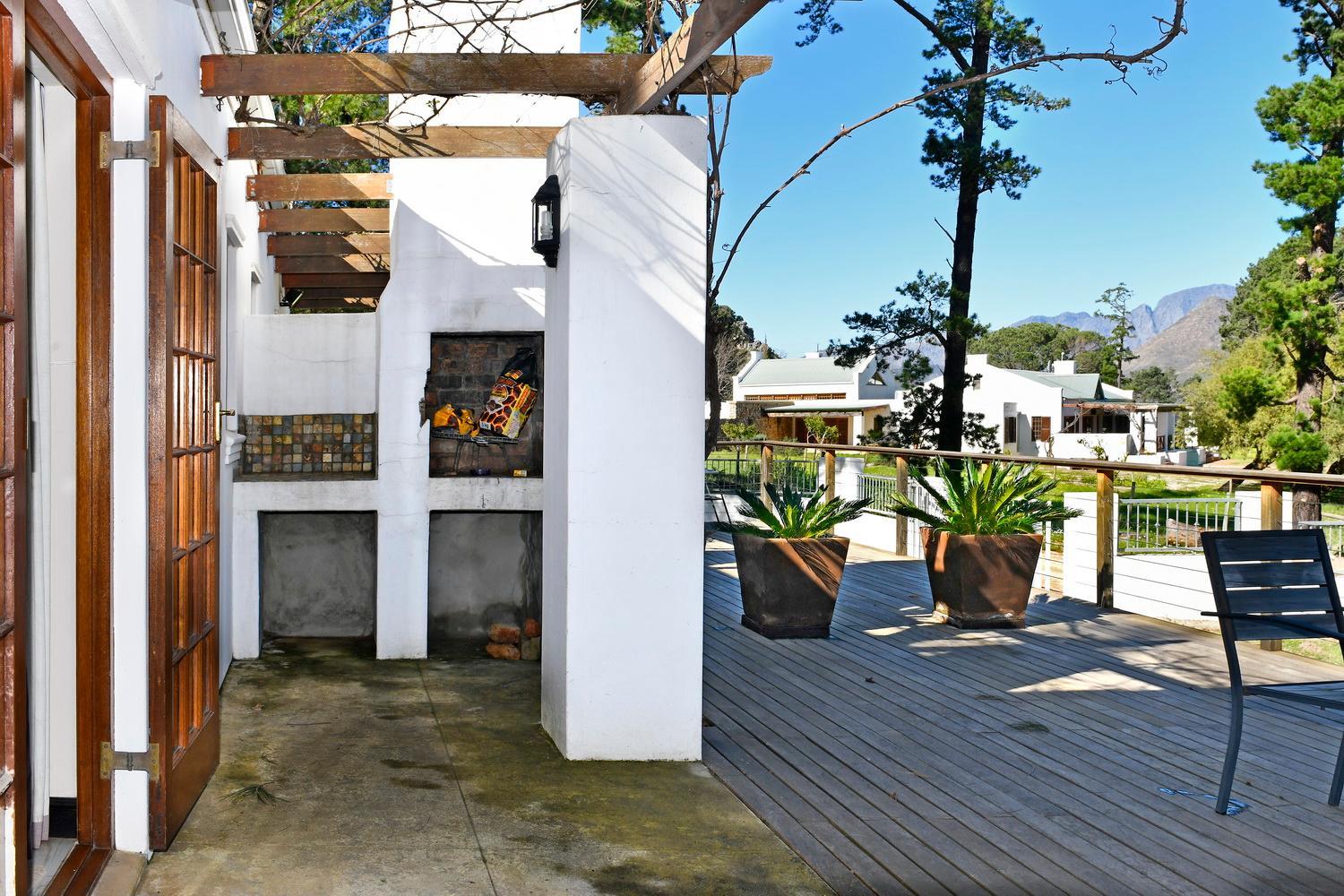 Topiary Wine Estate & Cottages