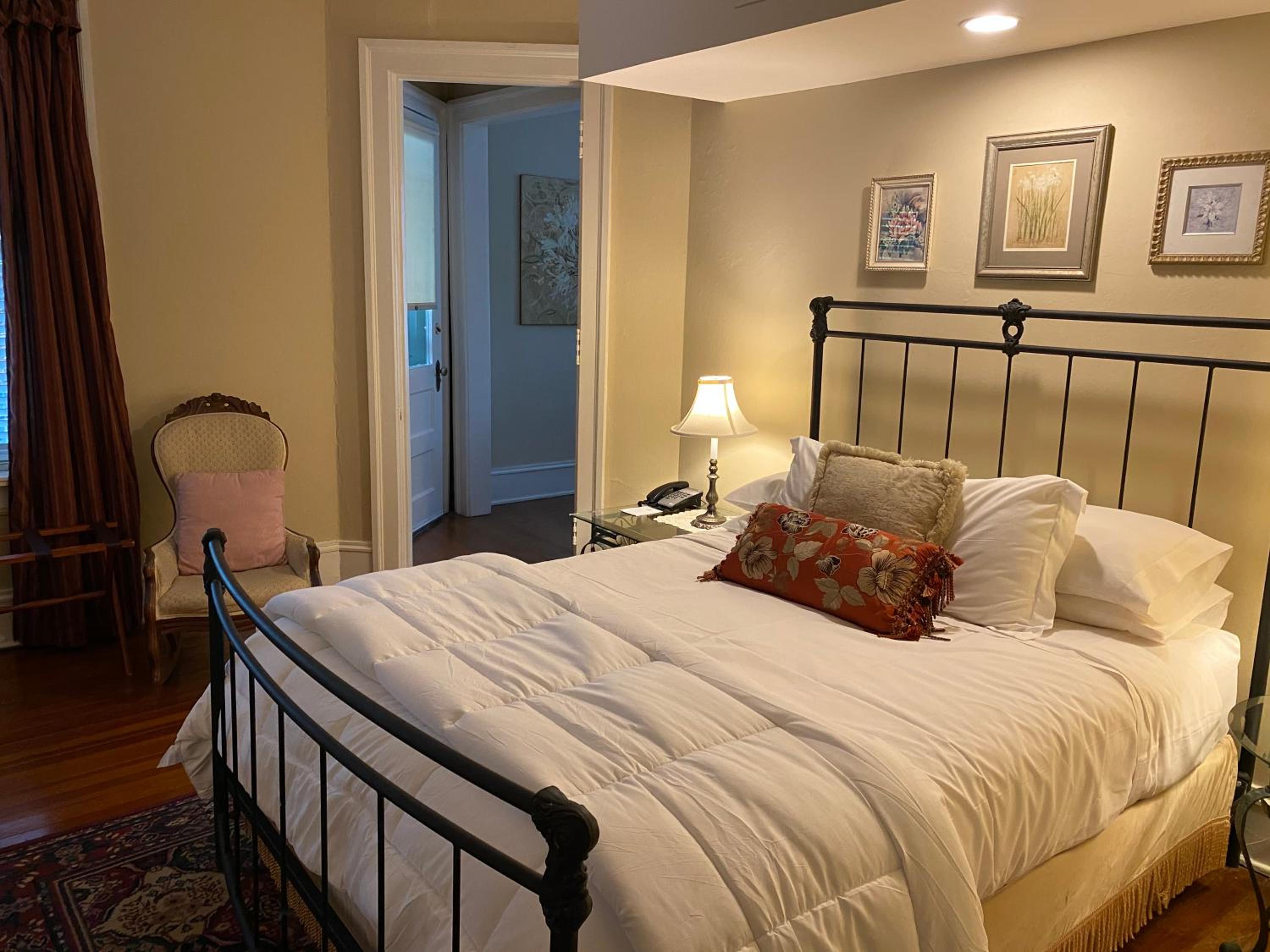 Inn at 835 Boutique Hotel