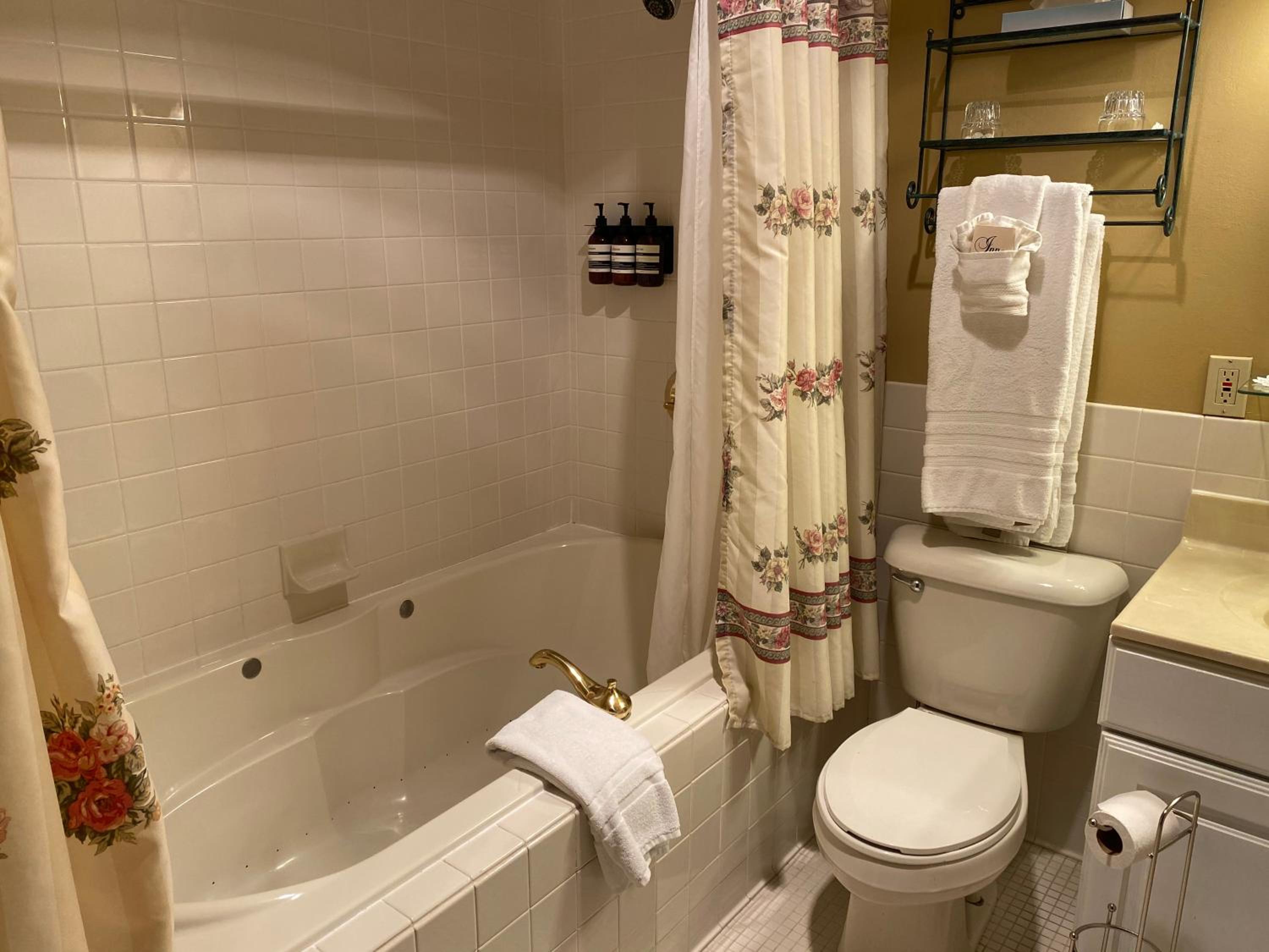 Inn at 835 Boutique Hotel