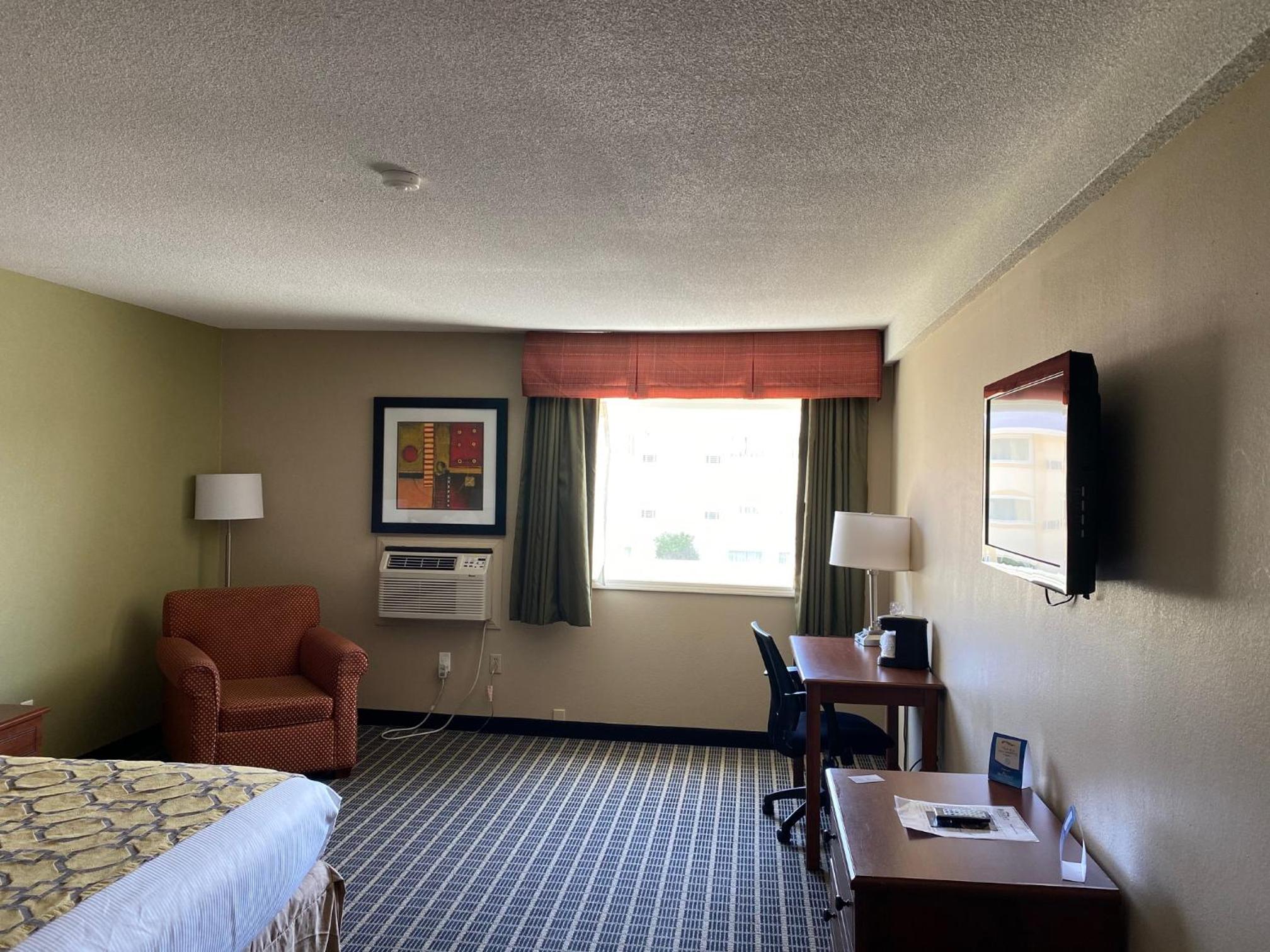 Kokomo Vacations - Baymont by Wyndham Kokomo - Property Image 5