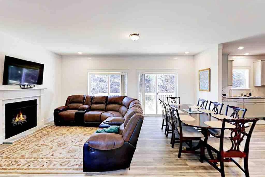 Serenity Views Comfort - Close to City & Parkway!