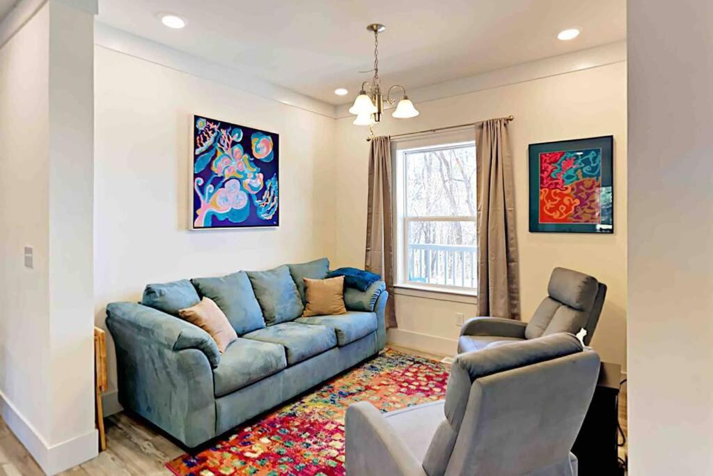 Serenity Views Comfort - Close to City & Parkway!