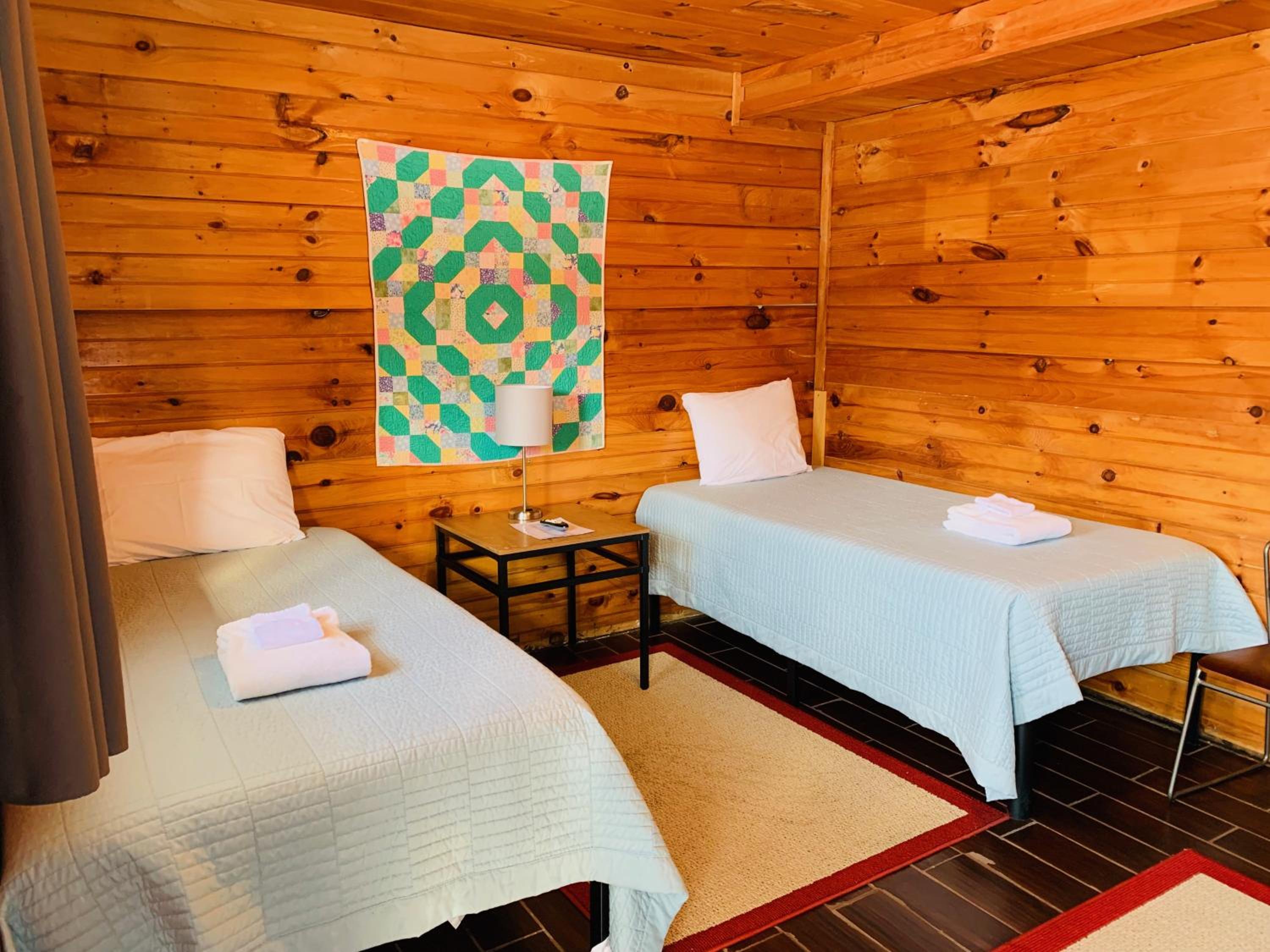 Pine Crest Motel & Cabins