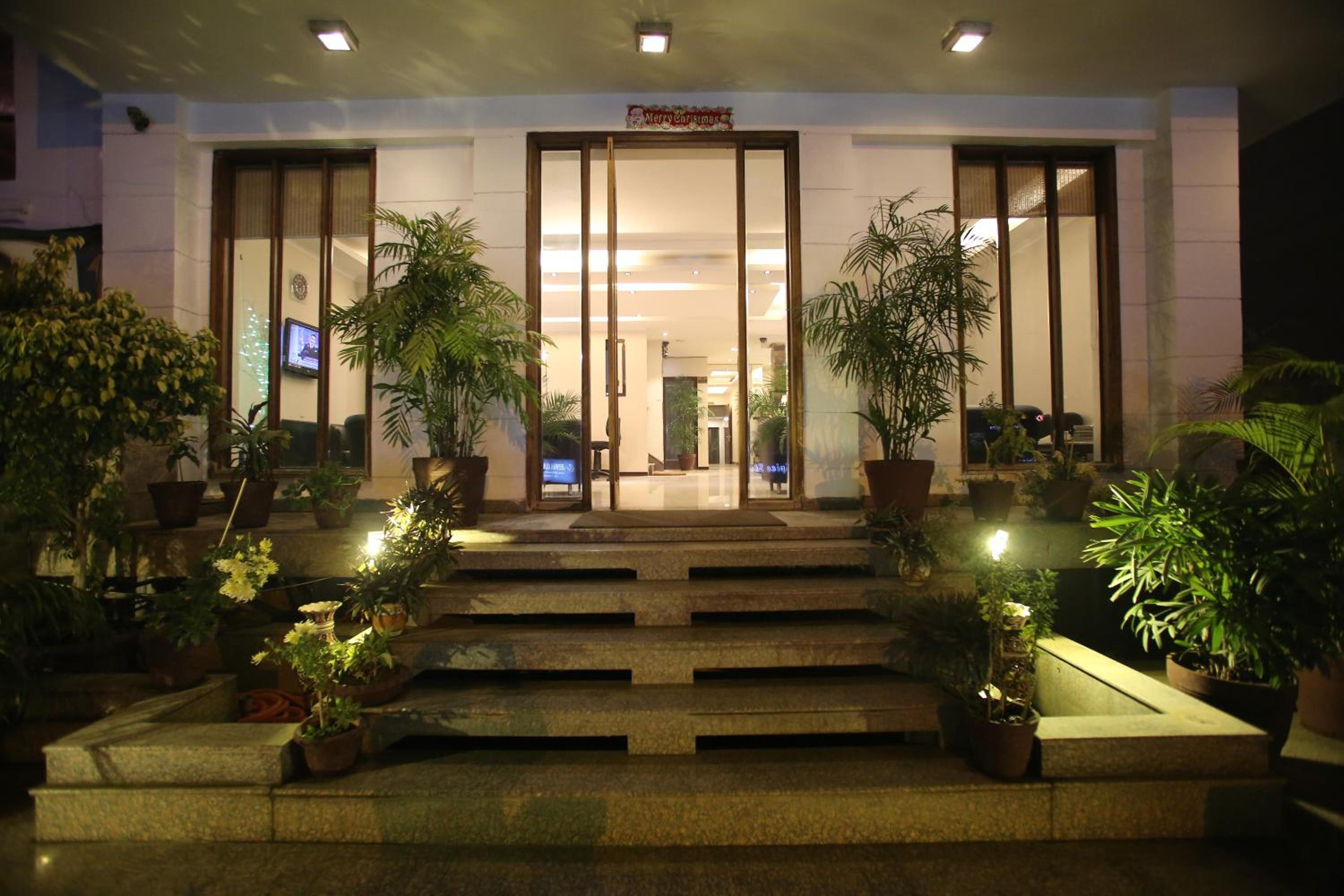 Gurgaon Vacations - Hotel City Premier - Near Galleria Market , Super Mart-1 DLF Gurgaon - Property Image 3