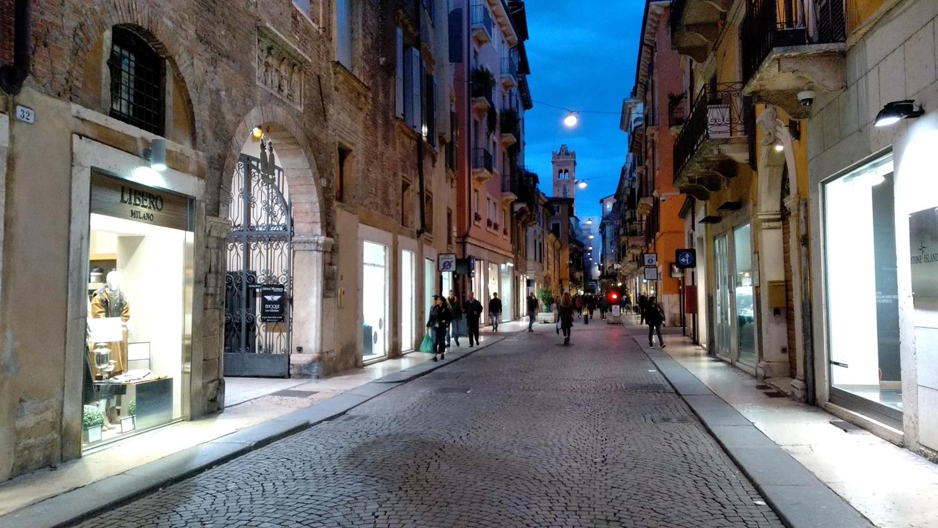 Marconi Rooms Loggia delle Erbe view 2