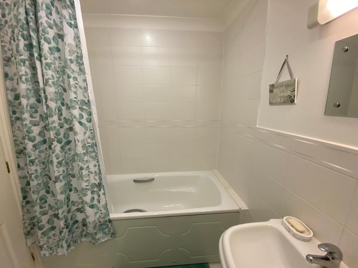 Basingstoke Vacations - The Garden Suite - Property Image 8