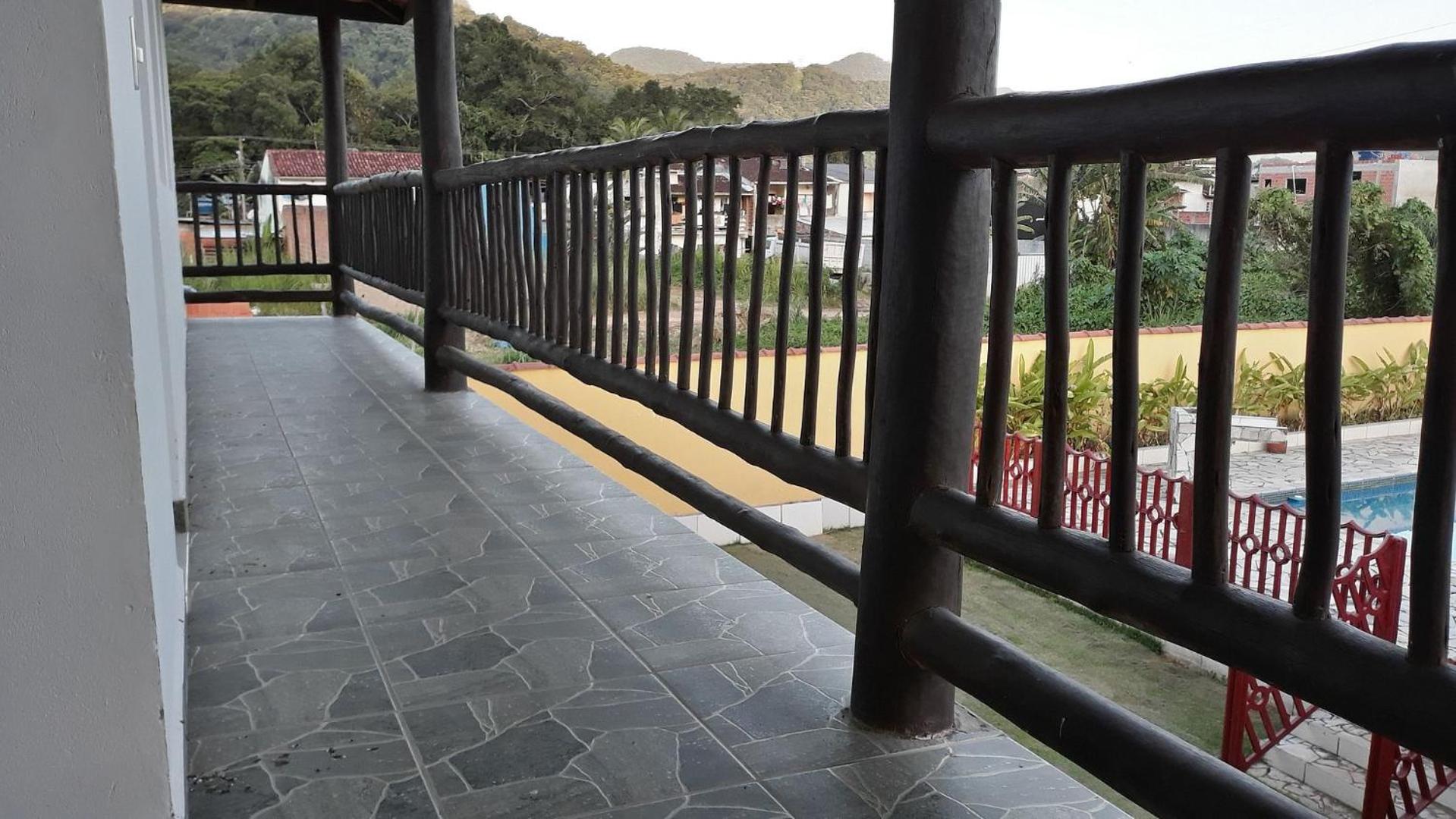 Estúdio em maresias com ar condicionado e piscina
