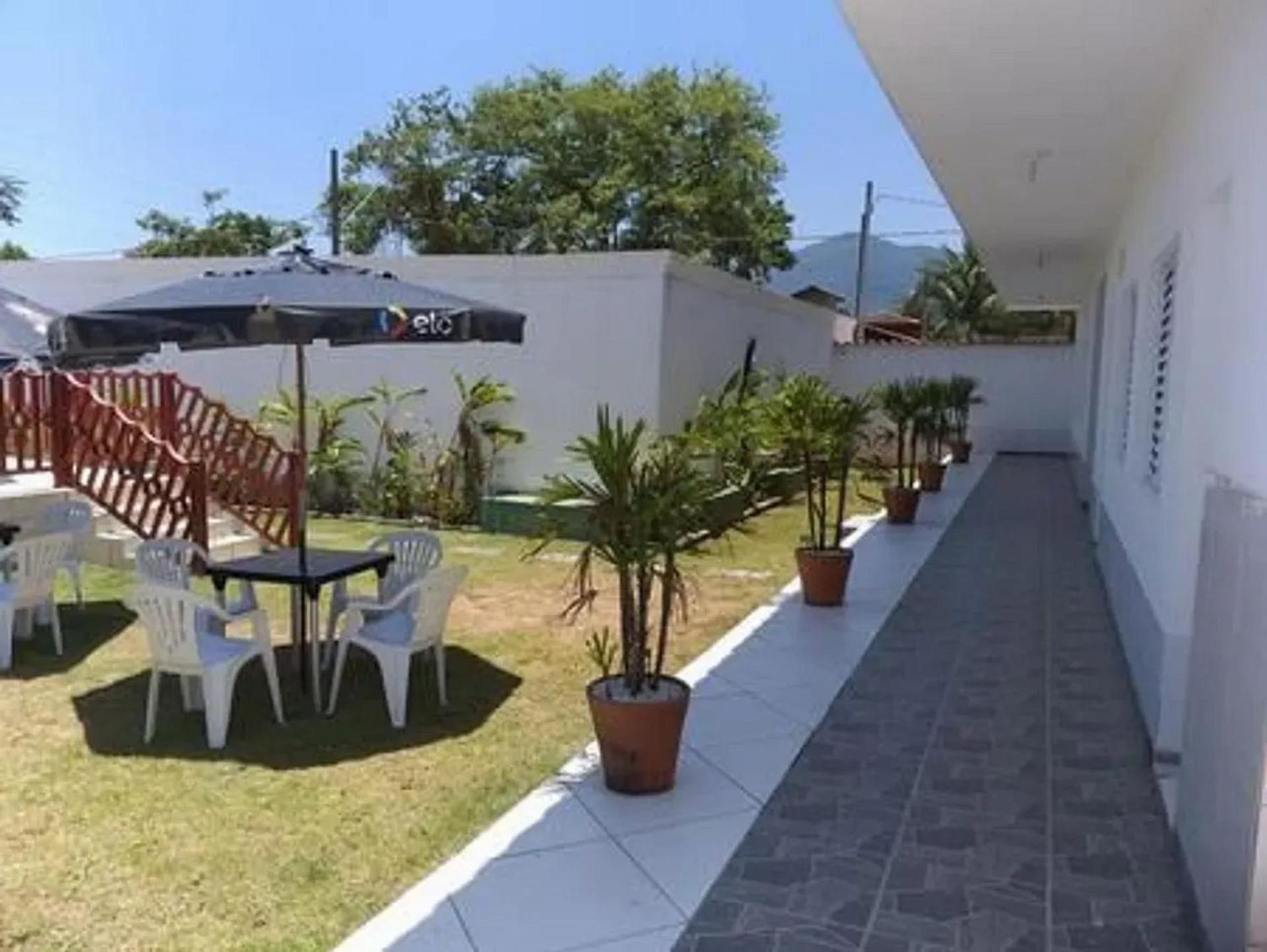 Estúdio em maresias com ar condicionado e piscina