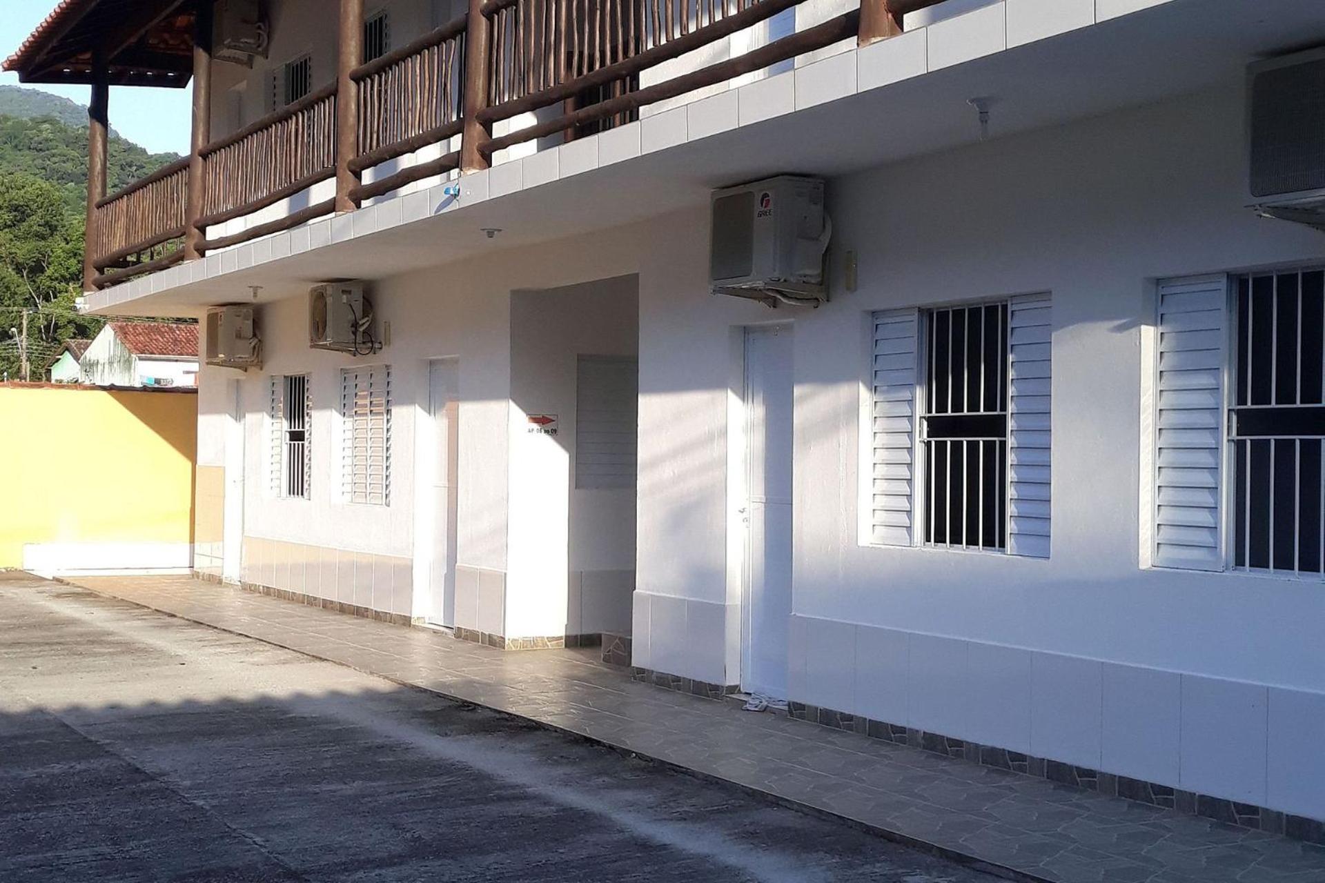 Estúdio em maresias com ar condicionado e piscina
