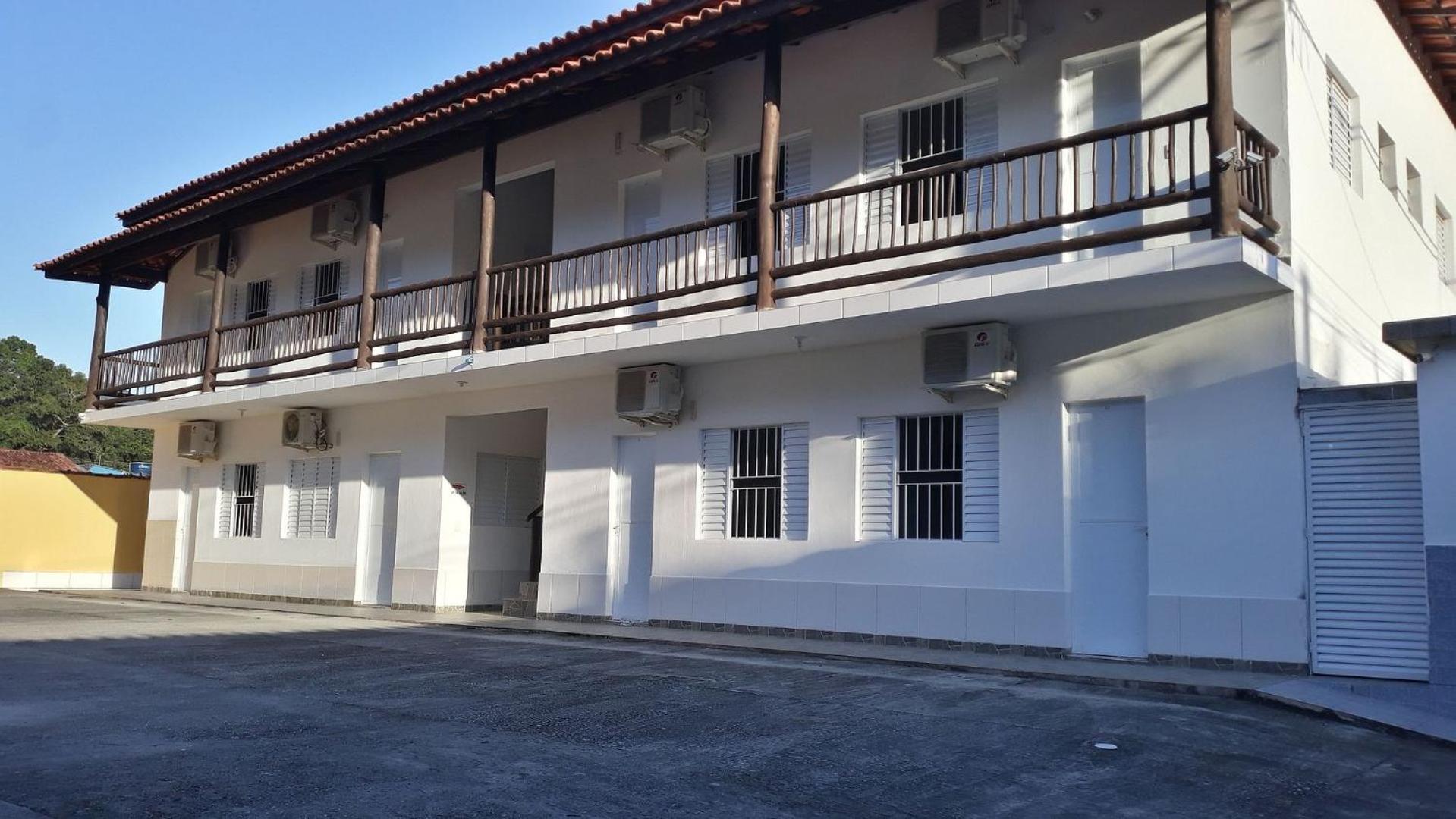Estúdio em maresias com ar condicionado e piscina