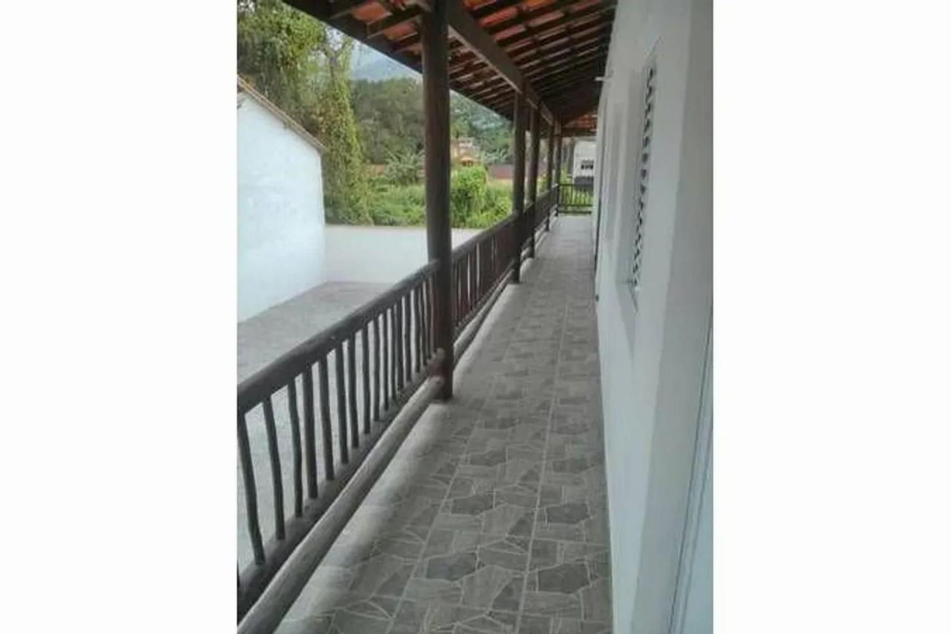 Estúdio em maresias com ar condicionado e piscina
