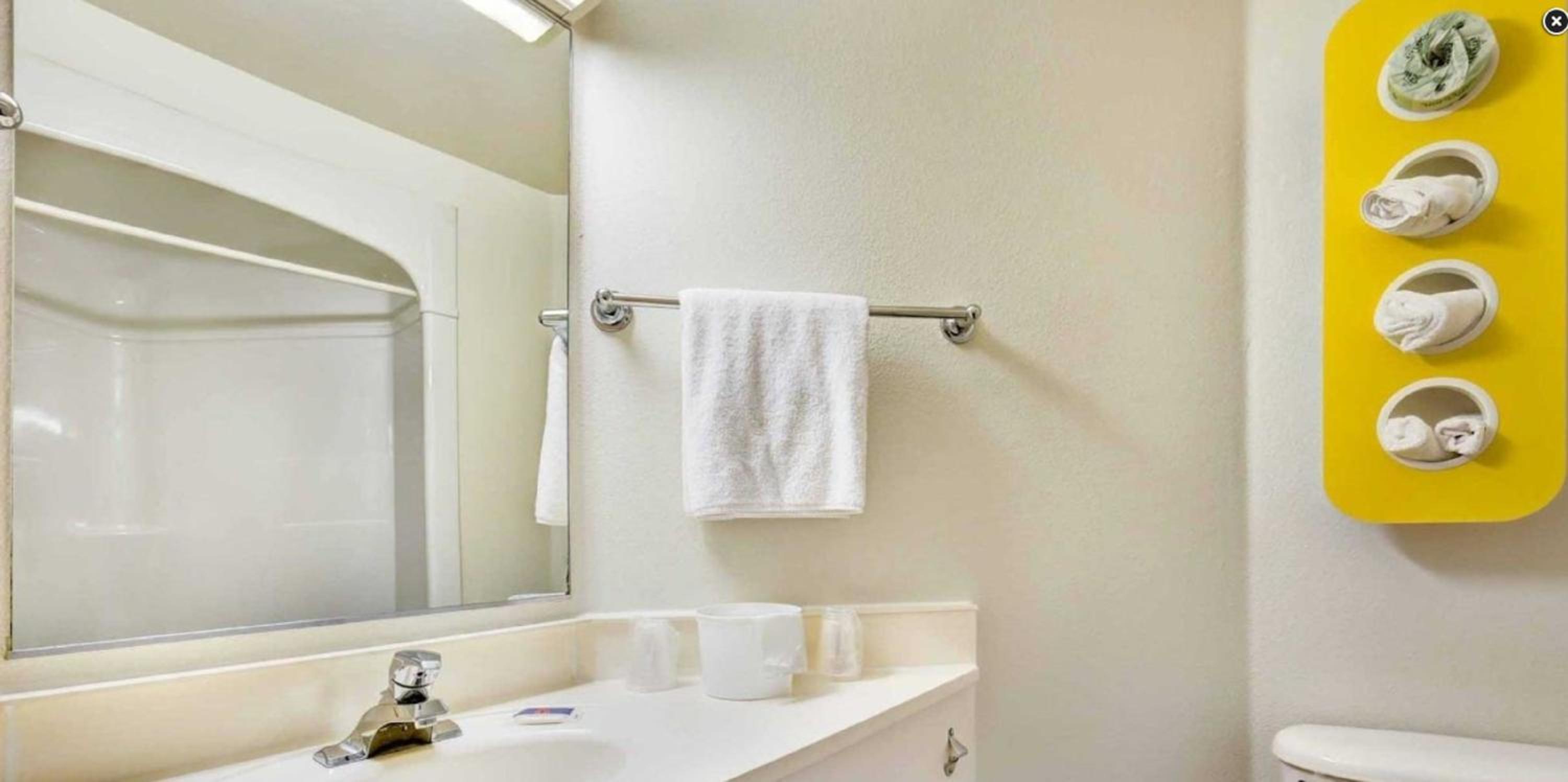 Roseburg Vacations - Motel 6-Roseburg, OR - Property Image 2