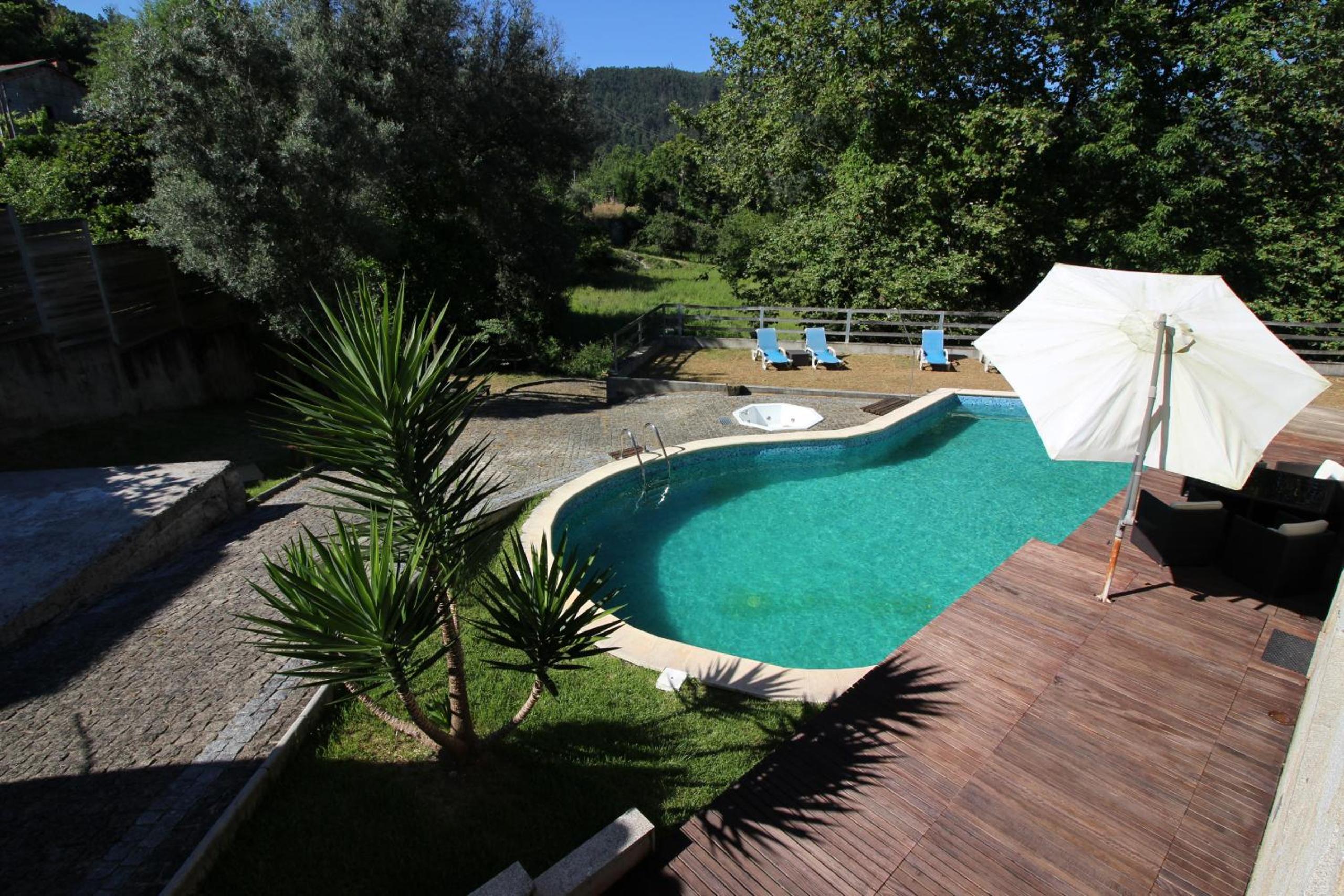 Casa de Paredes Secas by Gerês Casas