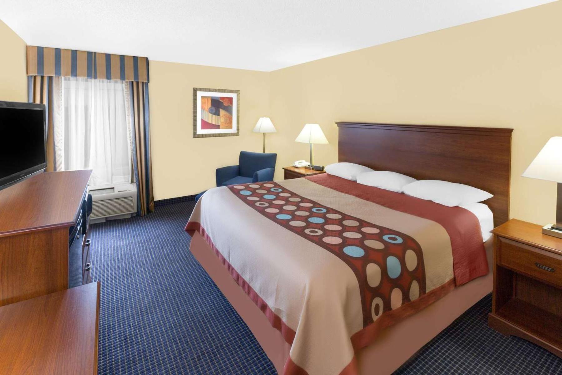 Super 8 by Wyndham Hattiesburg South view 4