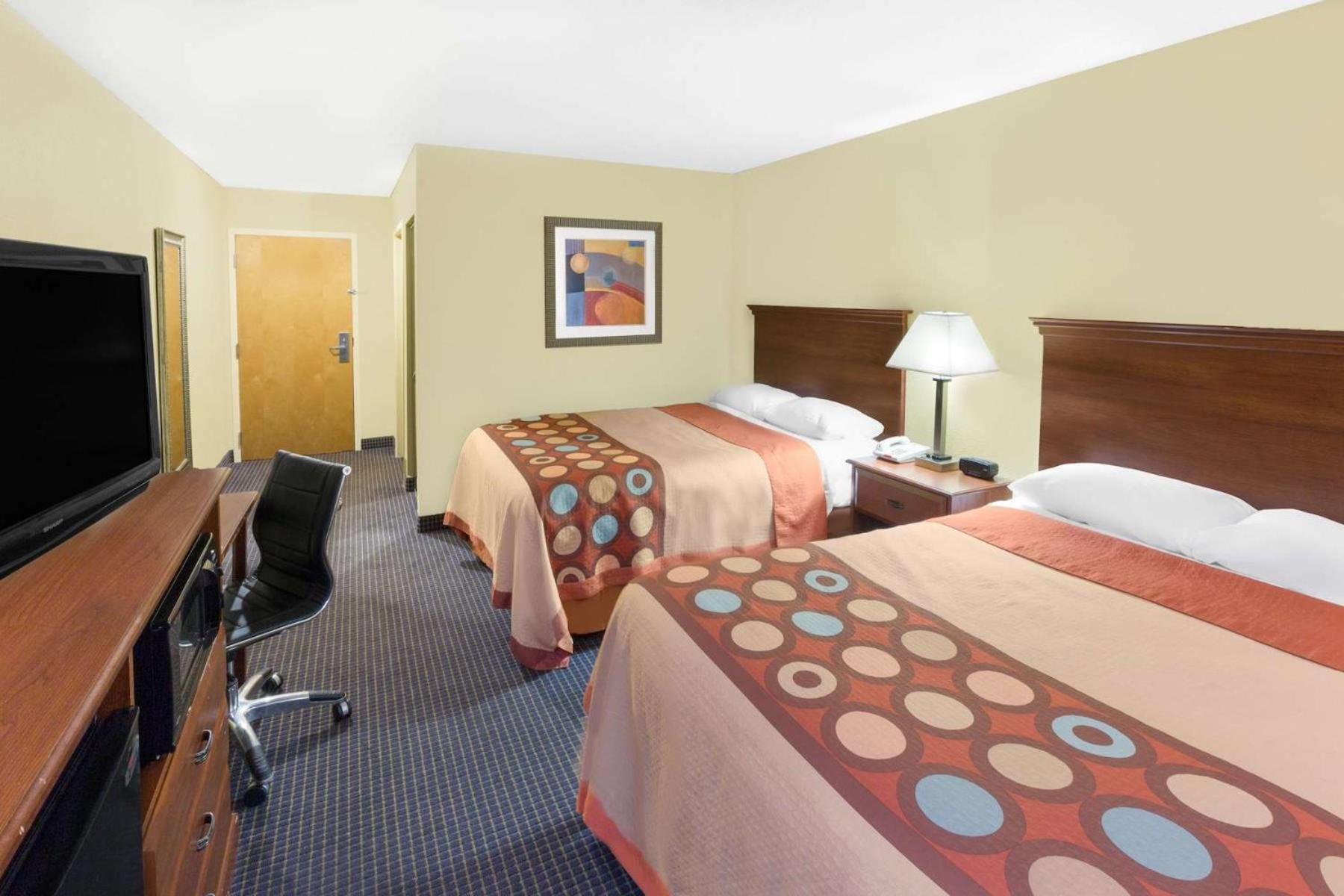 Super 8 by Wyndham Hattiesburg South view 2