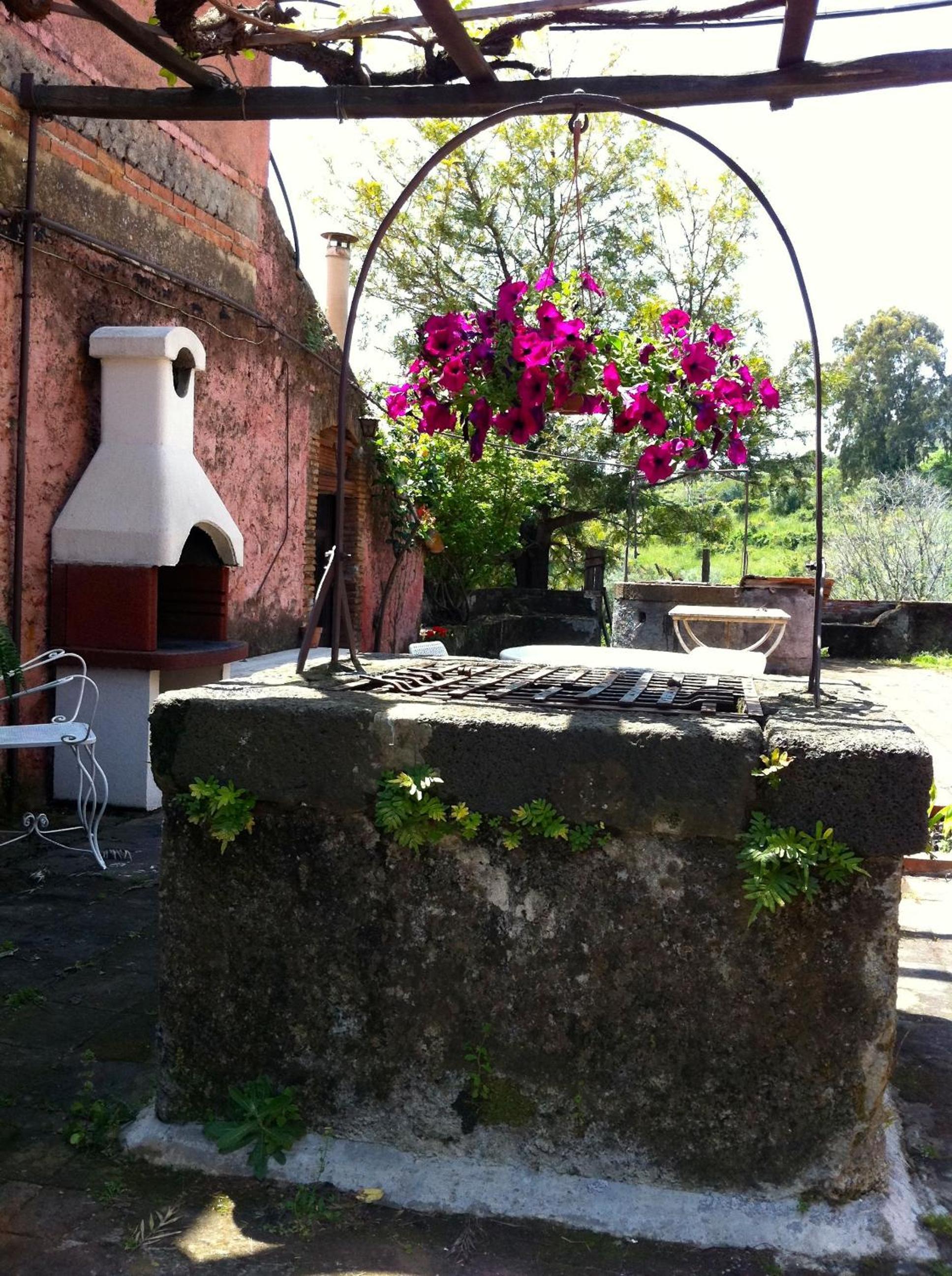 Villa Bonaccorso - antica e maestosa villa con piscina ai piedi dell'Etna