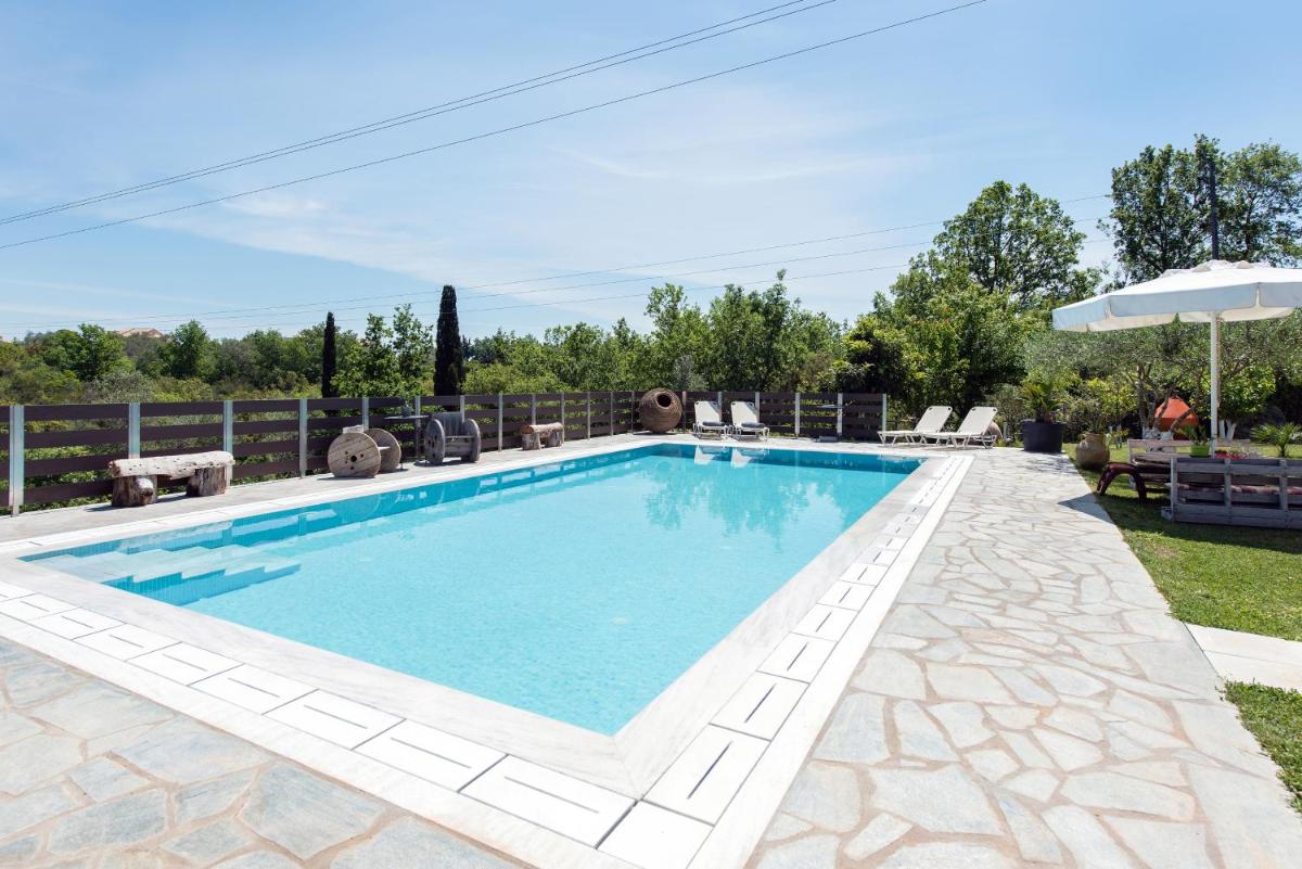 Adonis Villa photo 2