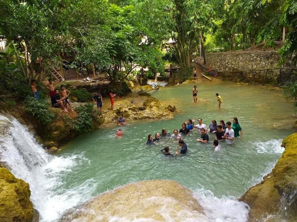LePont Mu Waterfall Bungalow