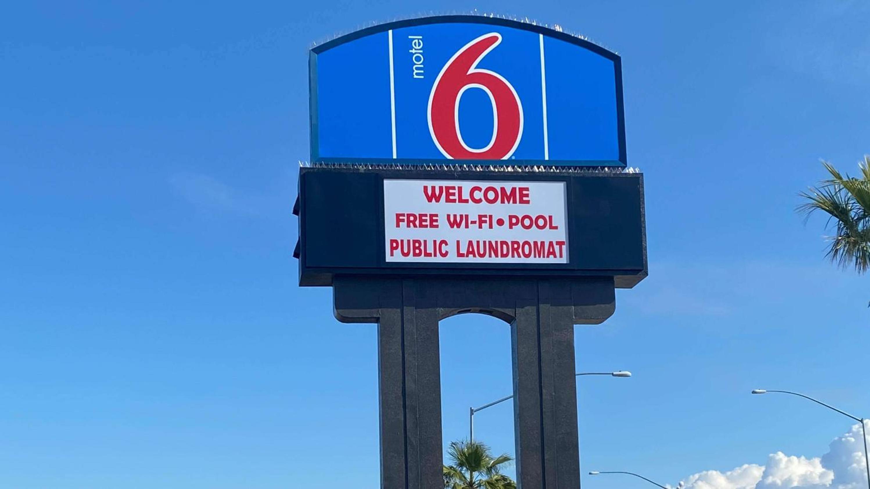 Motel 6 Bullhead City, Az - Laughlin view 3