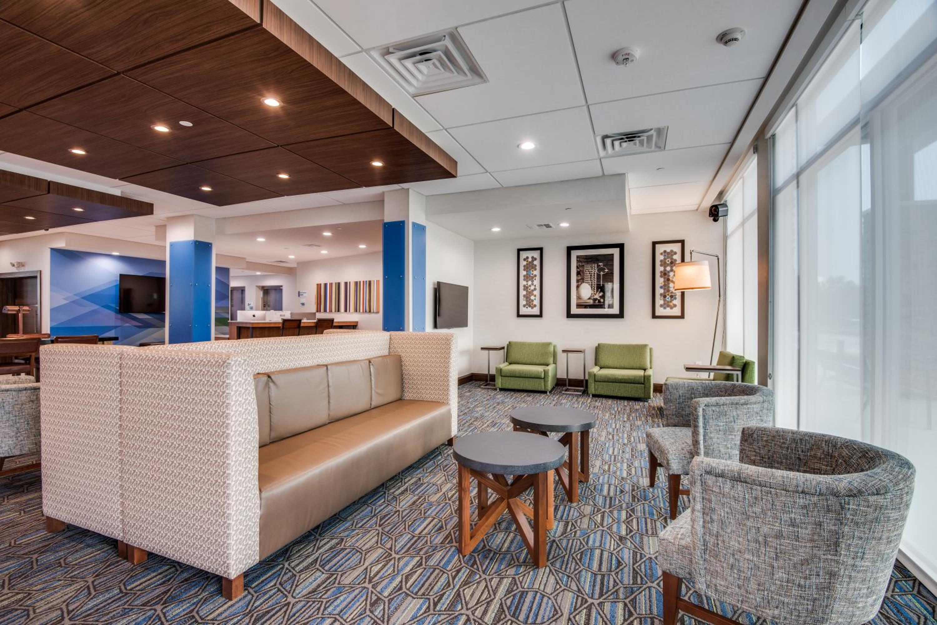 Holiday Inn Express  Suites Dallas North - Addison, an IHG Hotel - Property Image 1