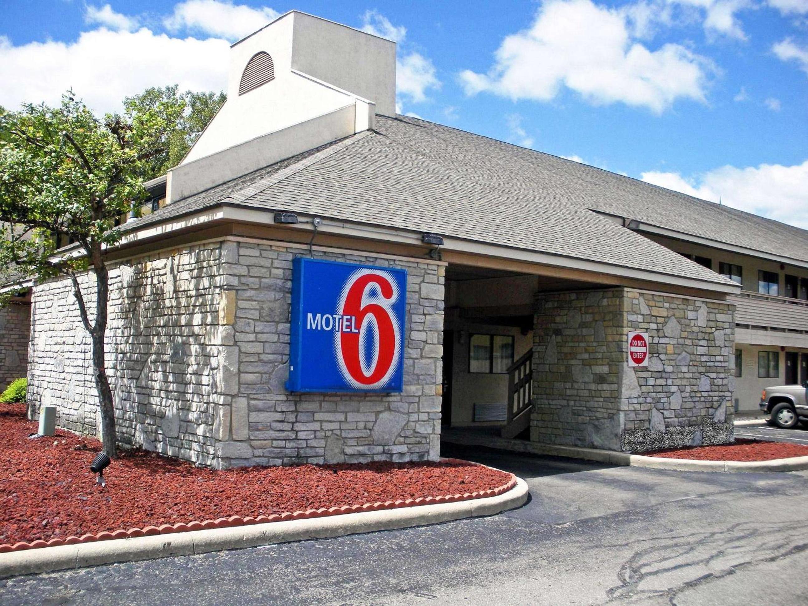 Motel 6-Dayton, OH - Englewood view 3