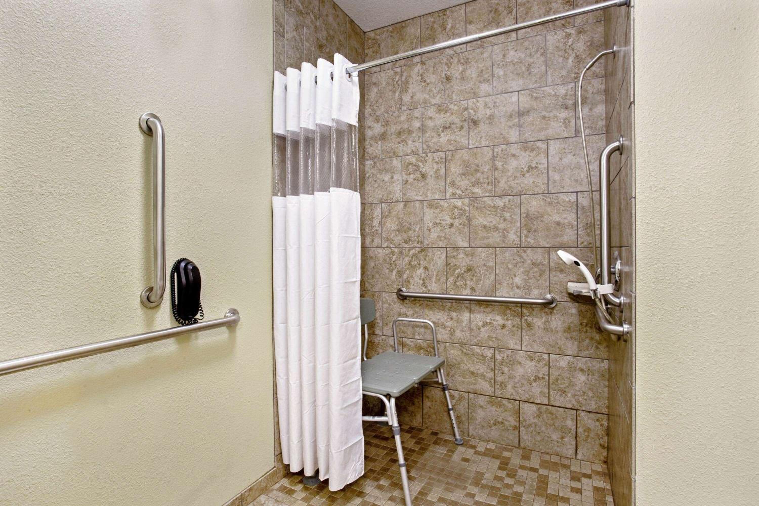 Bismarck Vacations - La Quinta by Wyndham Bismarck - Property Image 2