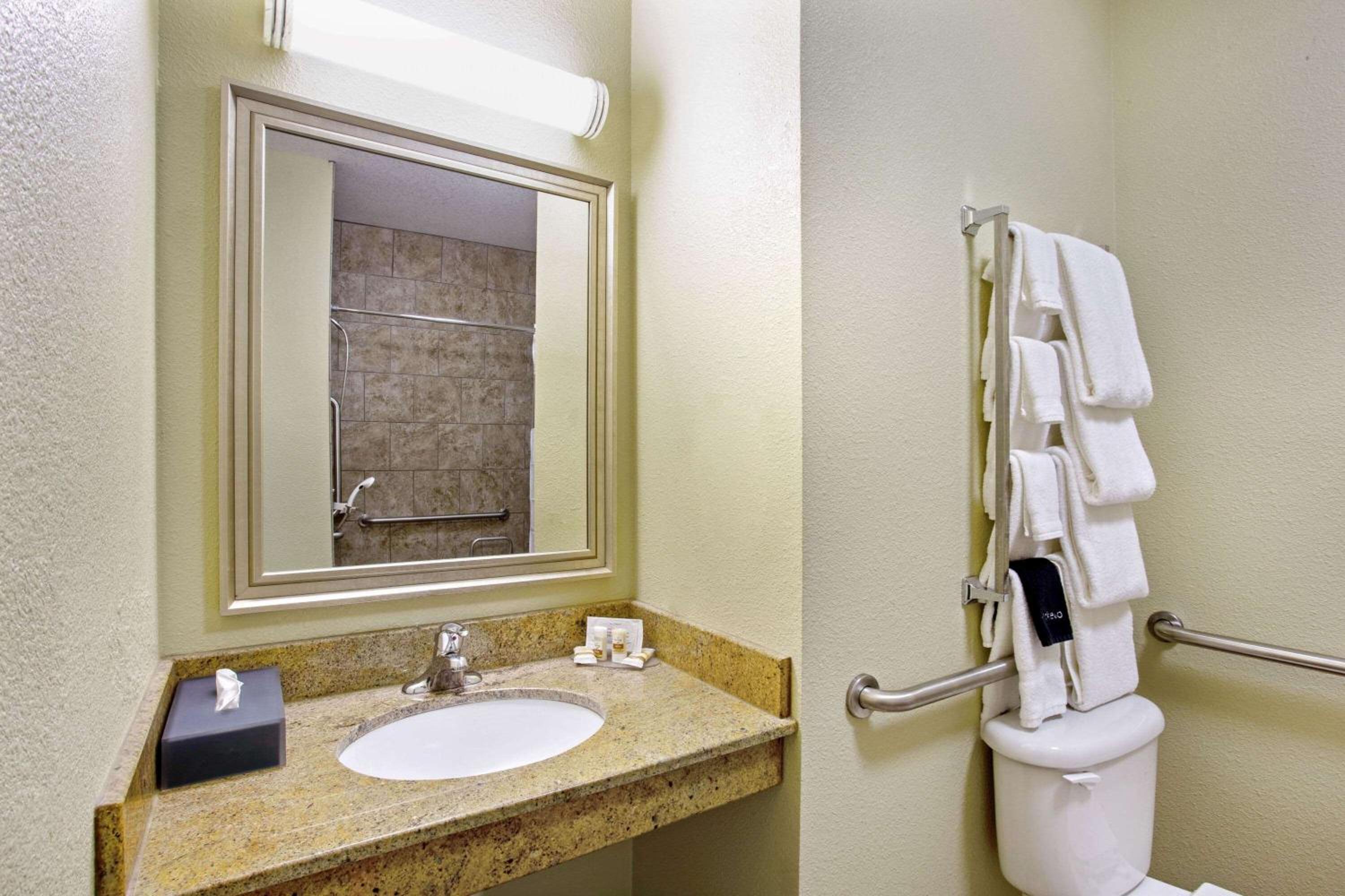 Bismarck Vacations - La Quinta by Wyndham Bismarck - Property Image 4