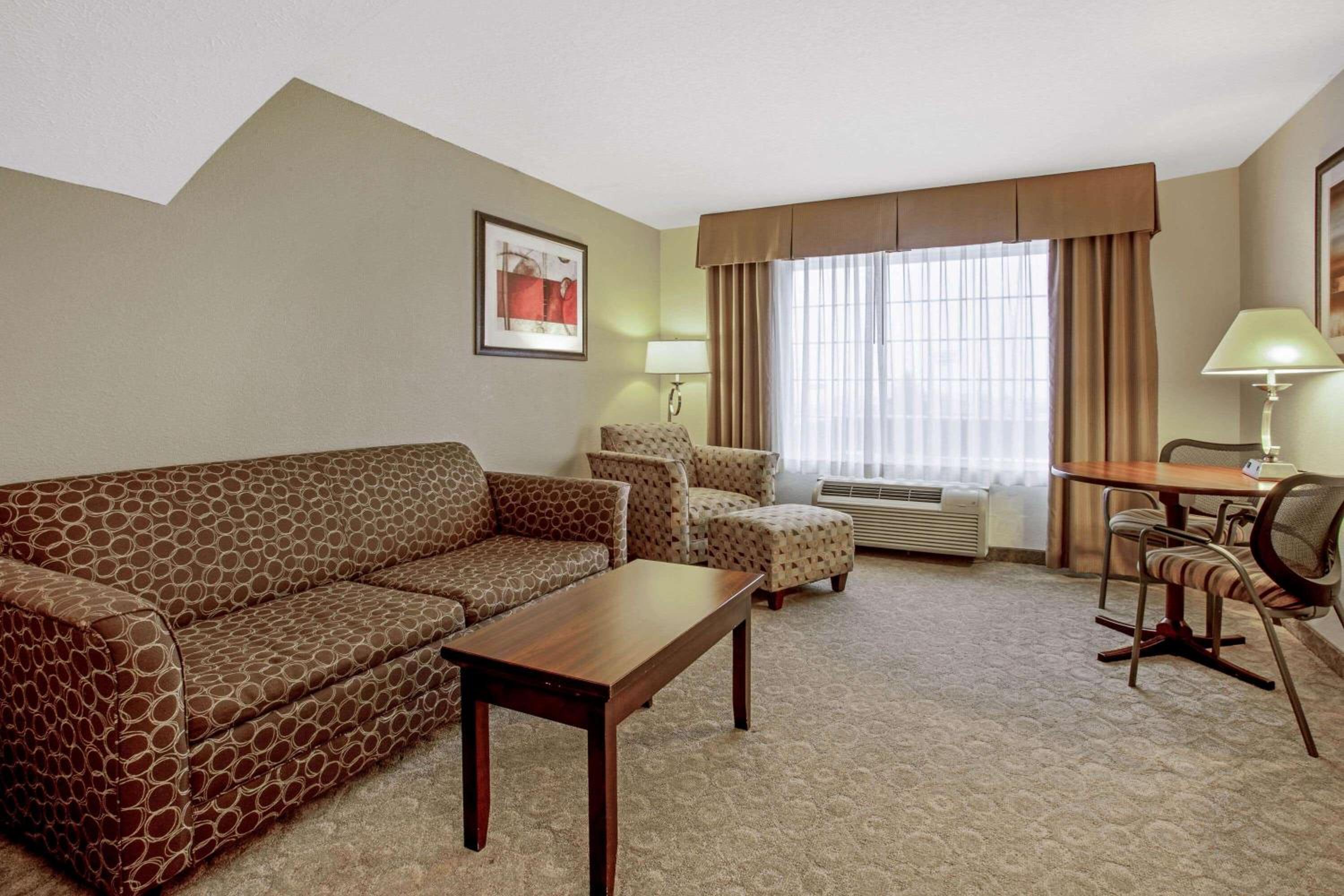 Bismarck Vacations - La Quinta by Wyndham Bismarck - Property Image 6