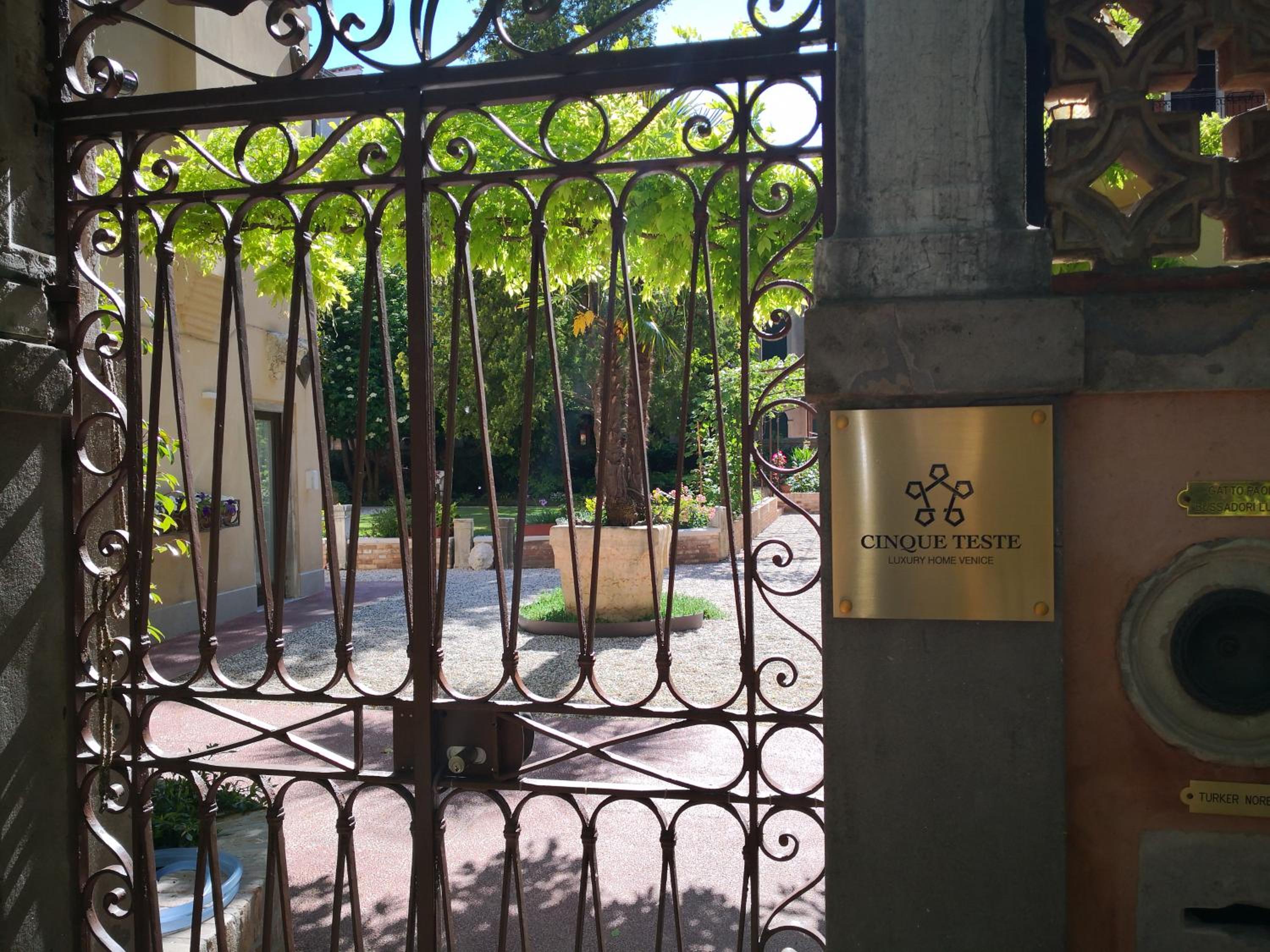 Cinqueteste Luxury Home
