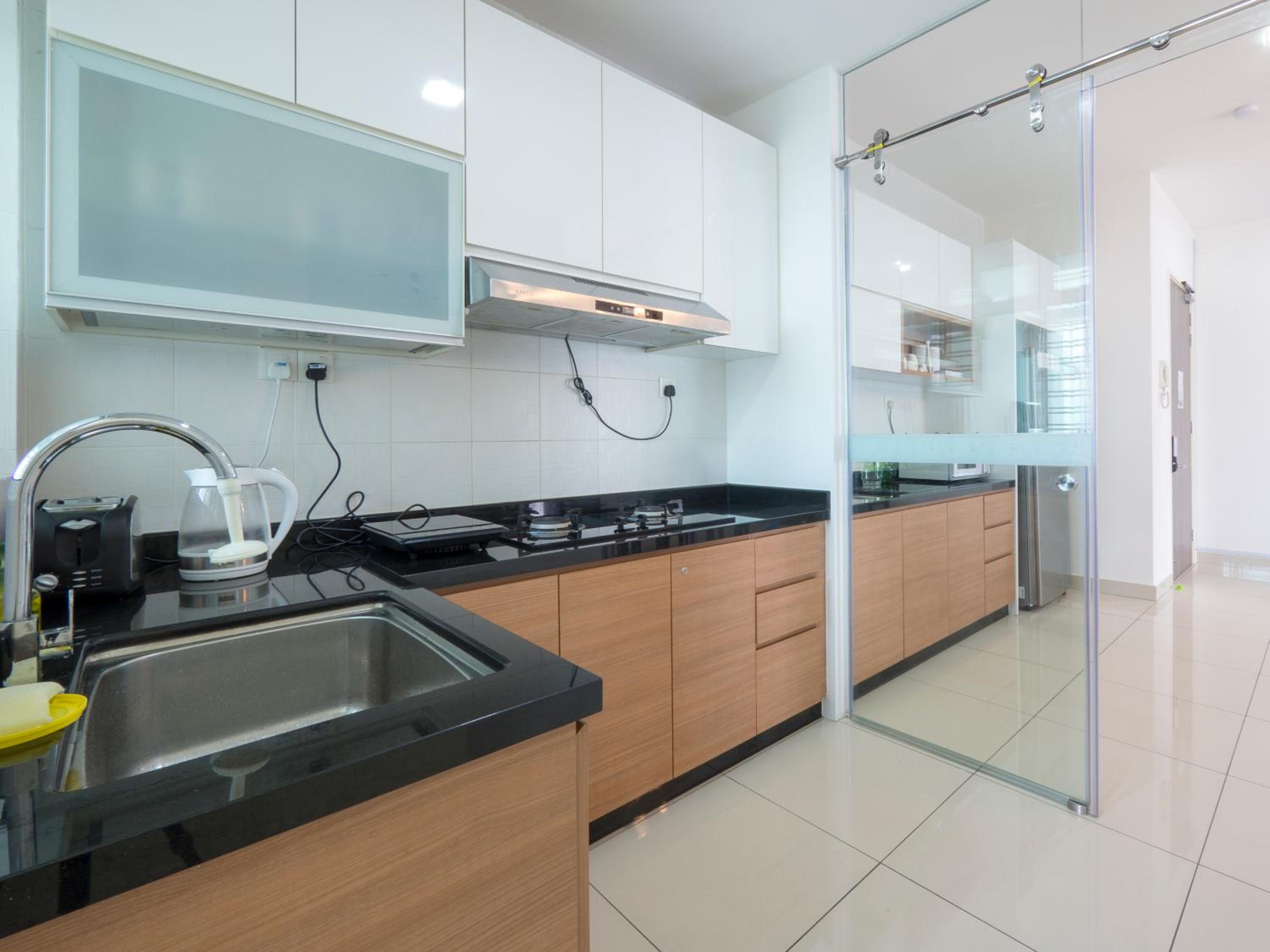 2 Parking Spacious Home near R&F Mall - Seaview & Netflix