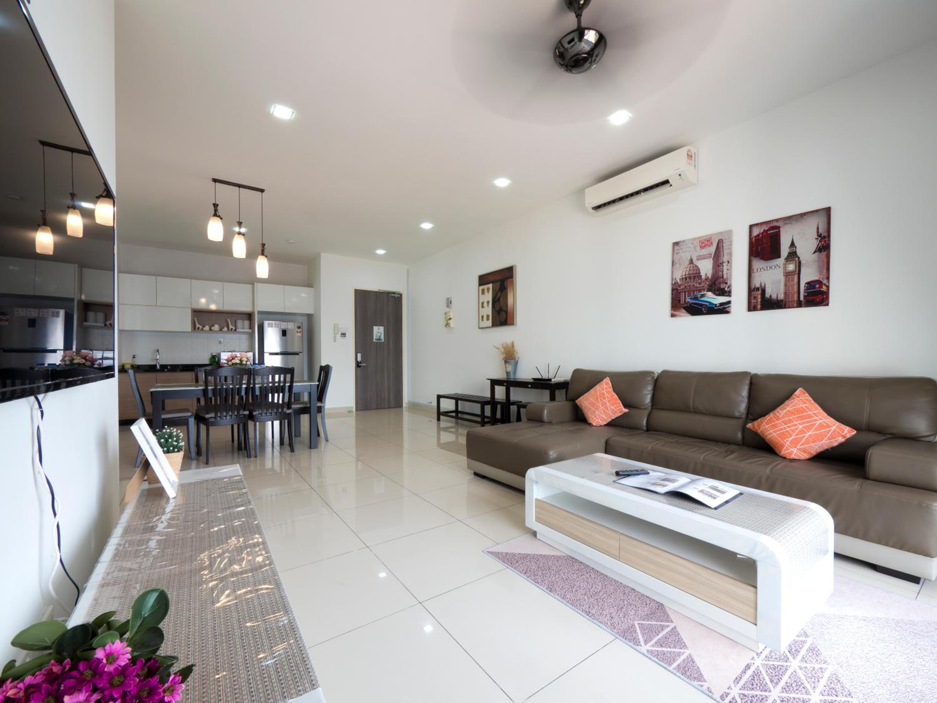 2 Parking Spacious Home near R&F Mall - Seaview & Netflix