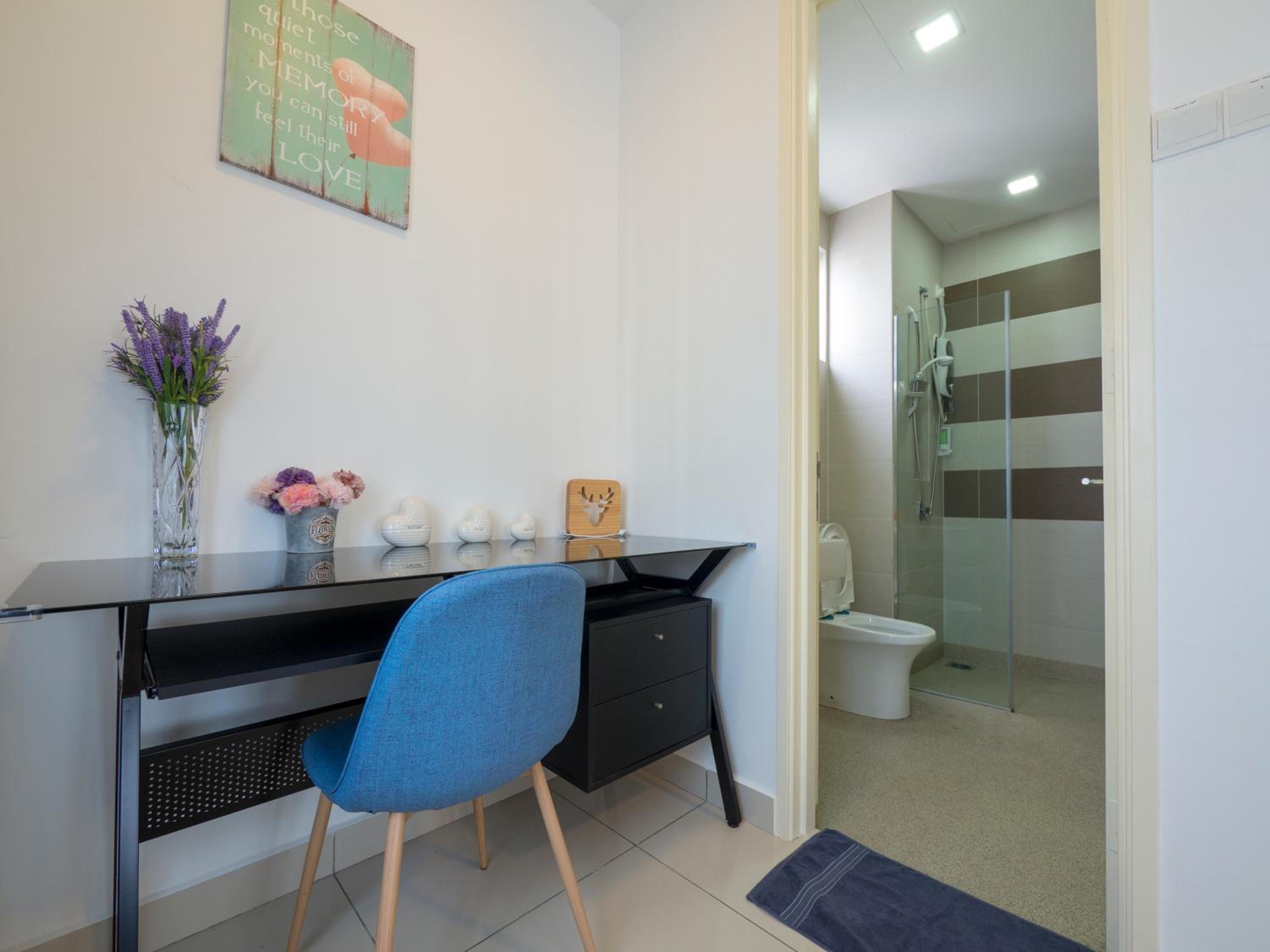 2 Parking Spacious Home near R&F Mall - Seaview & Netflix