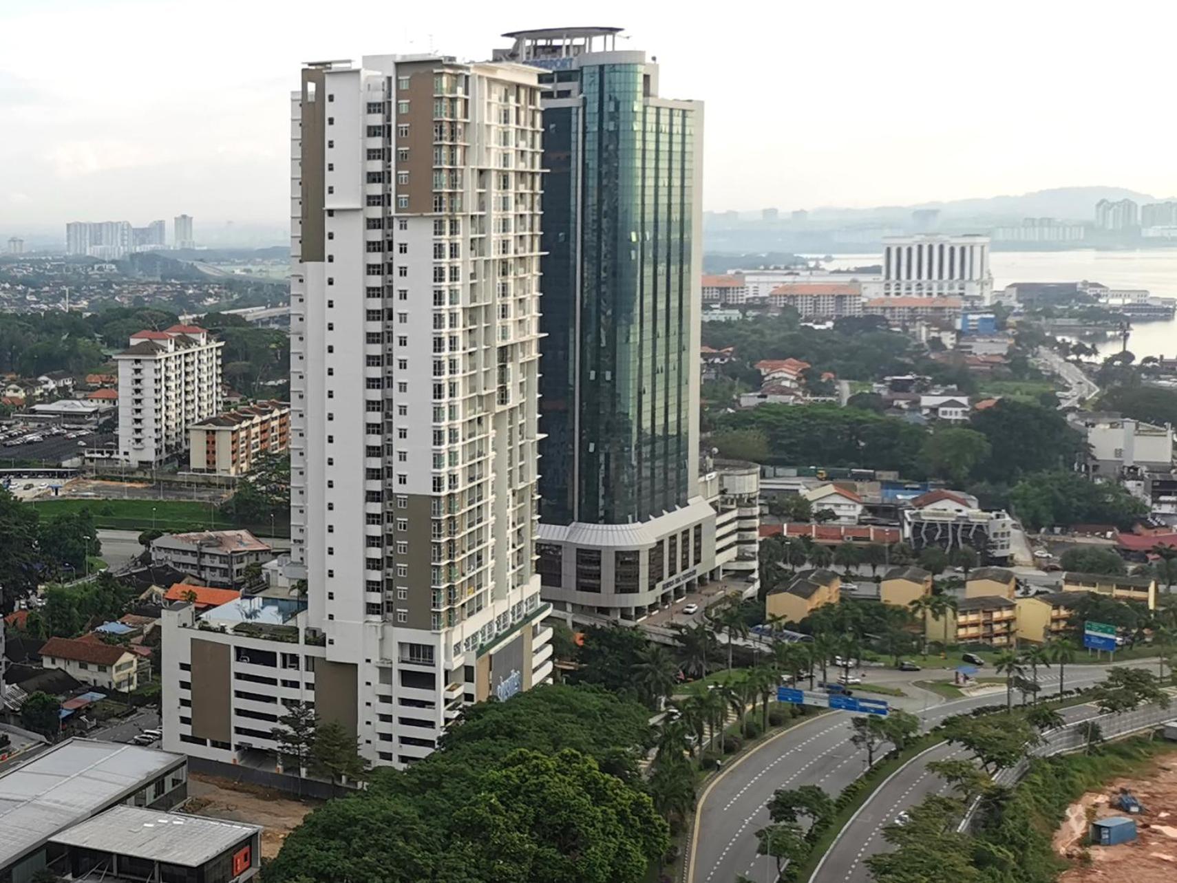 2 Parking Spacious Home near R&F Mall - Seaview & Netflix