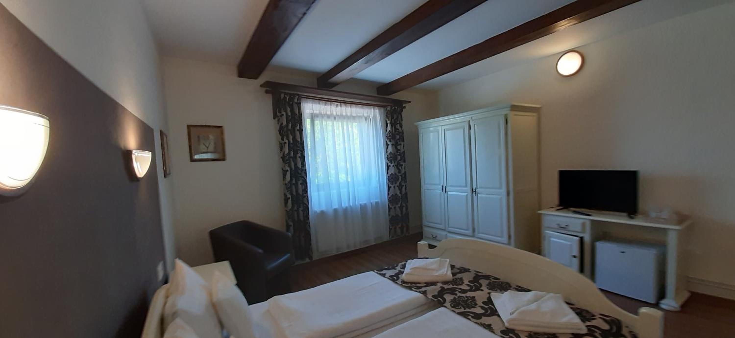 Photo 42