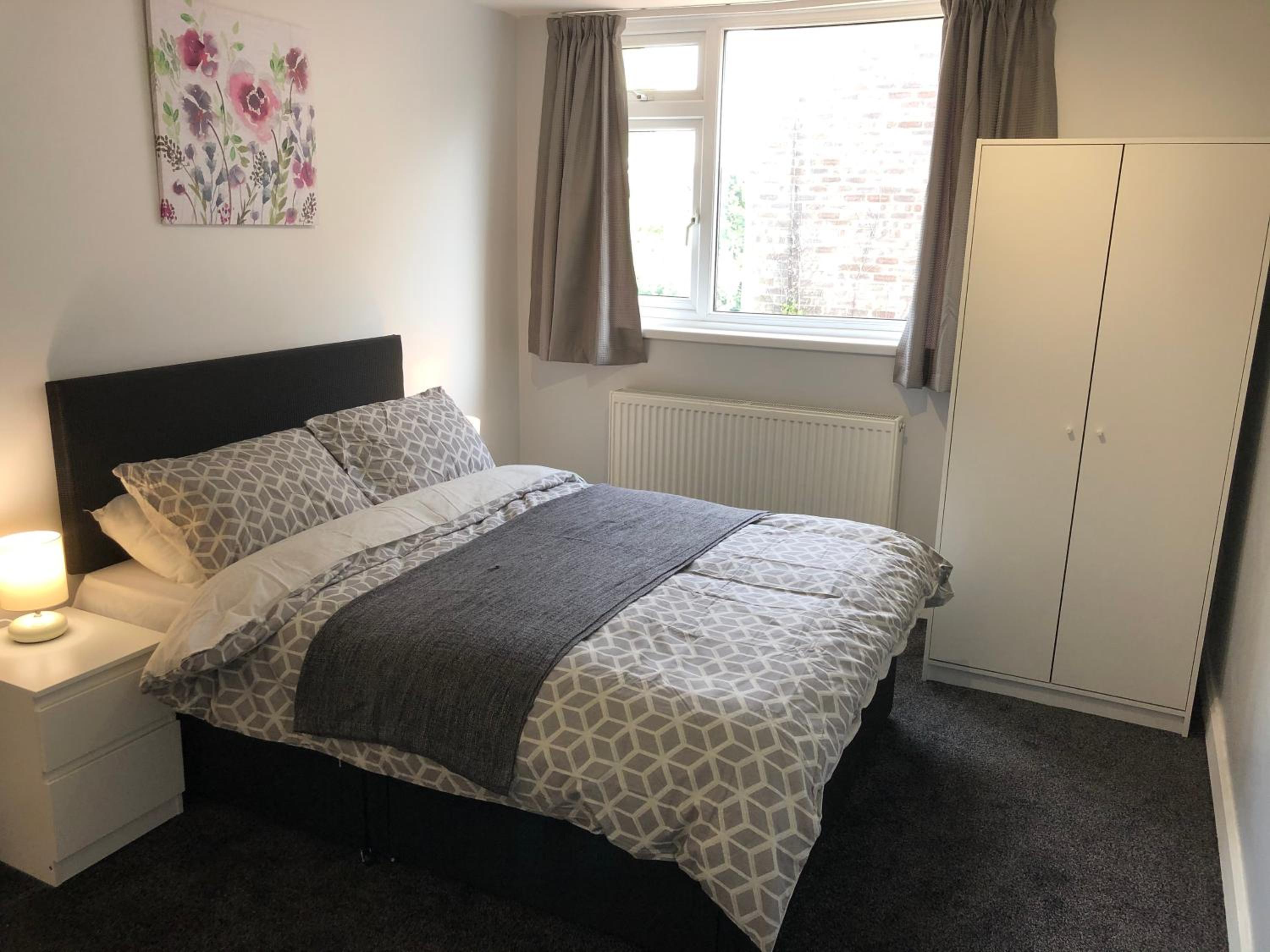 Blueville House, Bluewater, 4 Bedroom Houses, Greenhithe, Dartford, Kent-Hosted by Castile Accommodations Ltd