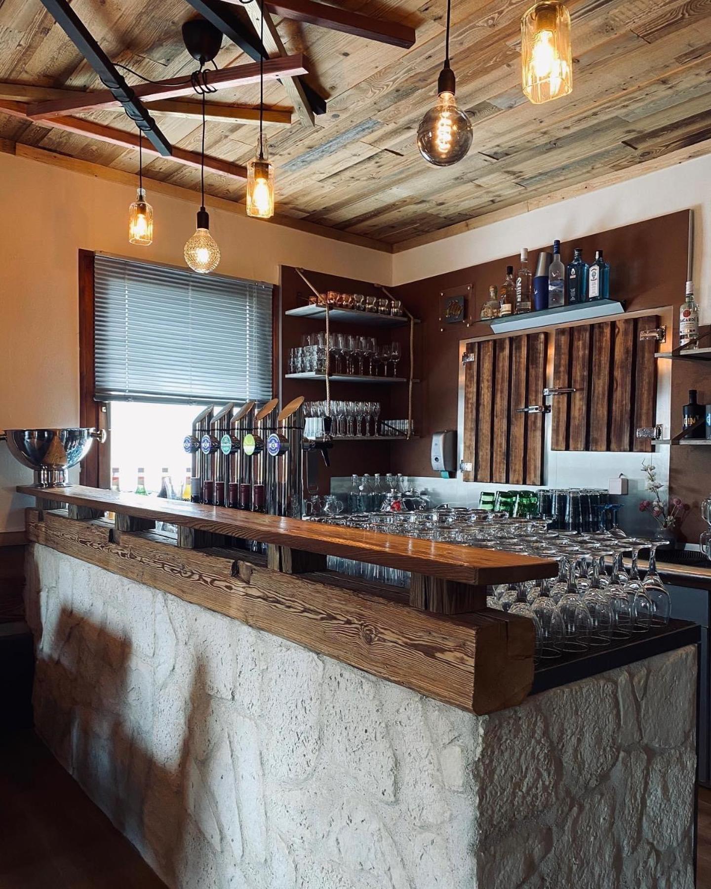 bar