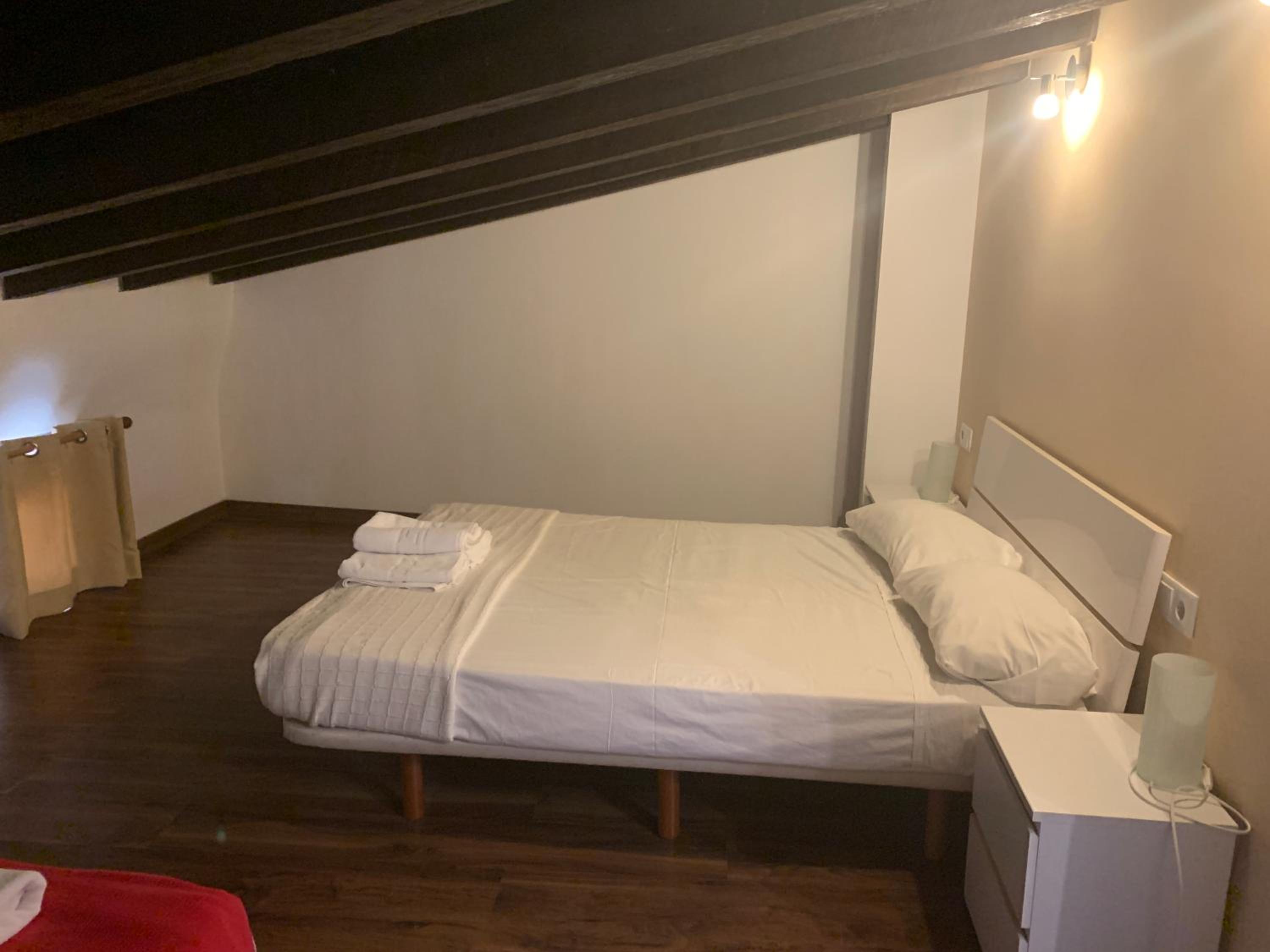 Down Town en Valencia — bedroom