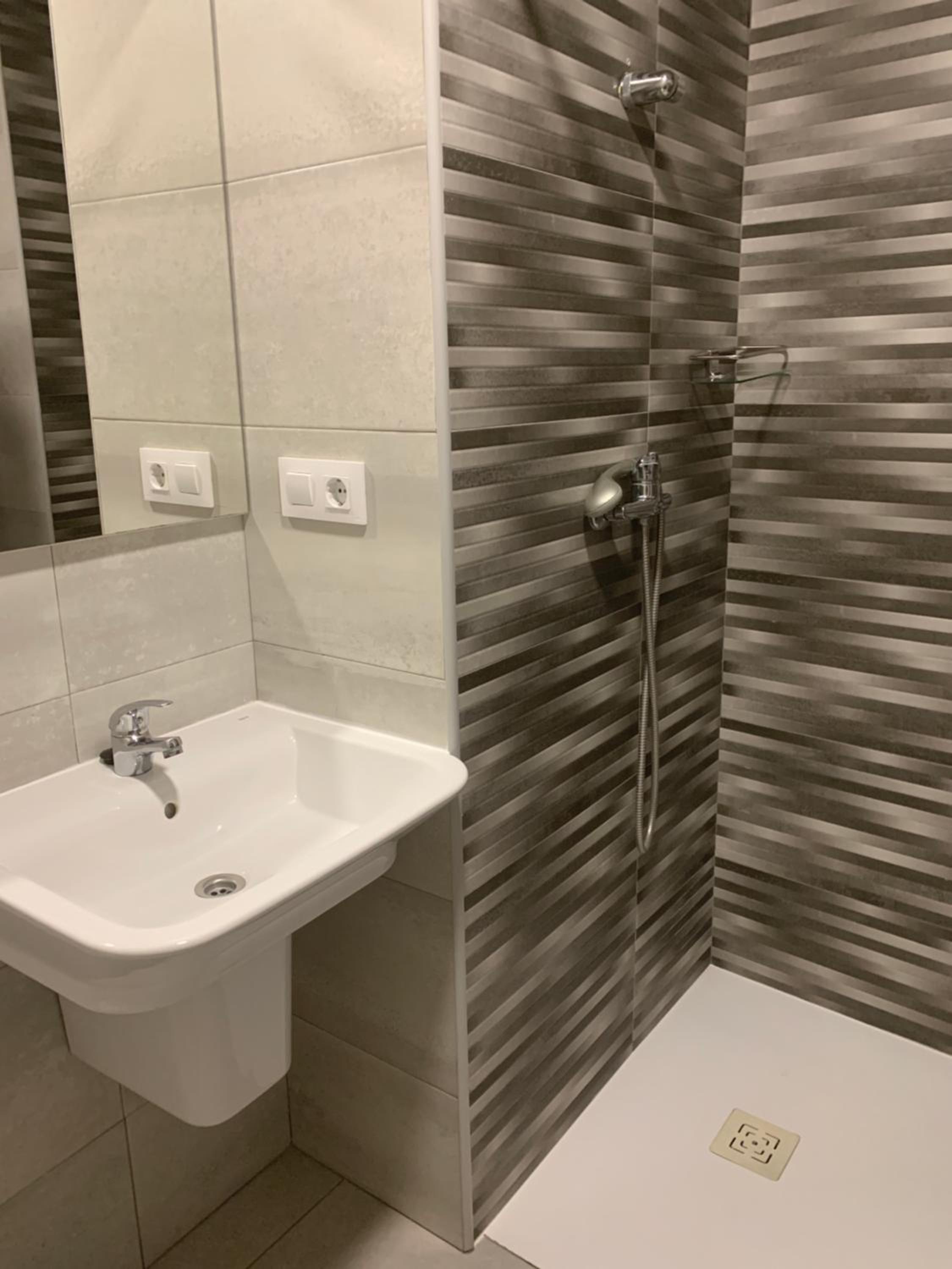 Down Town en Valencia — bathroom