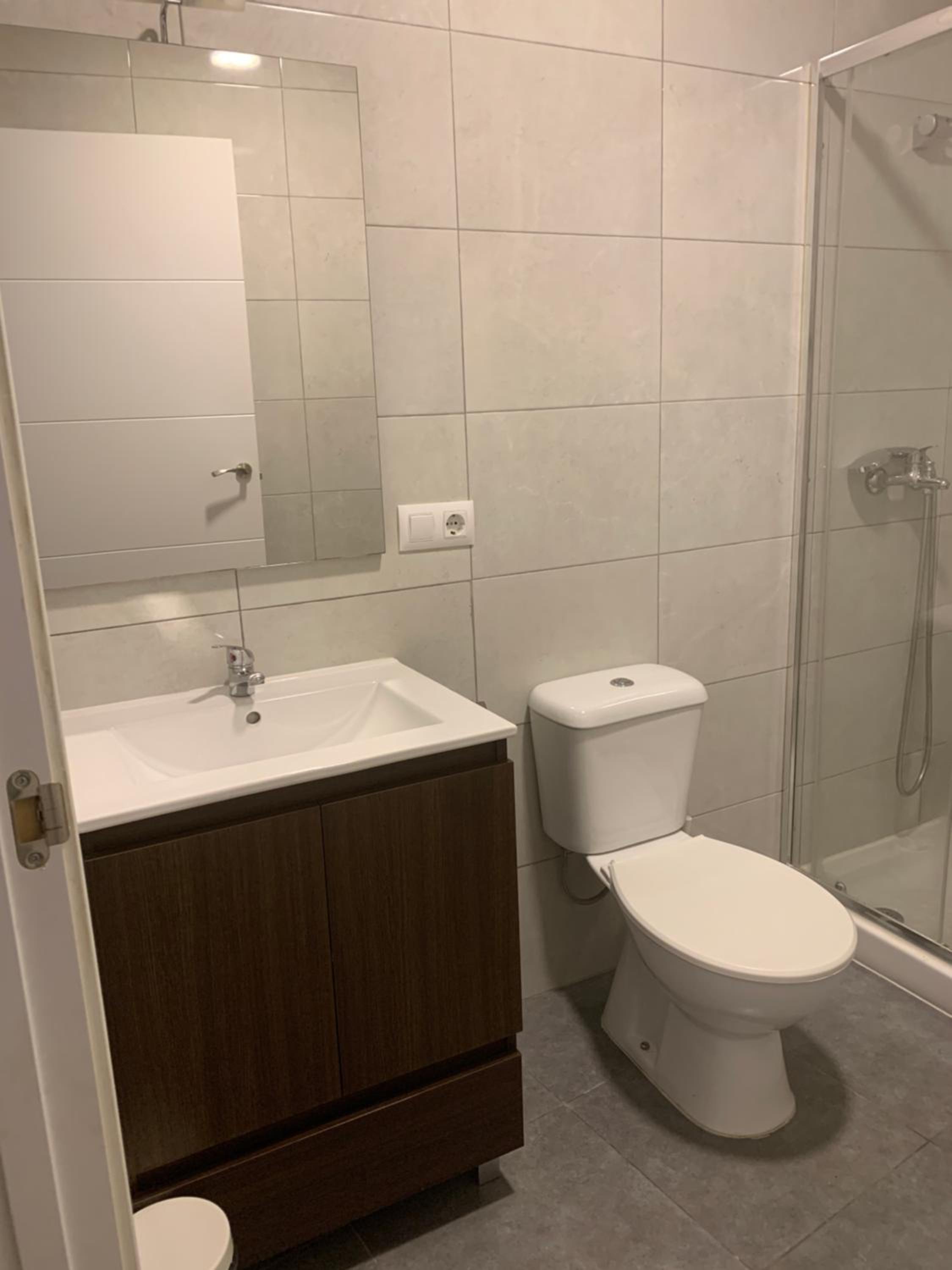 Down Town en Valencia — bathroom