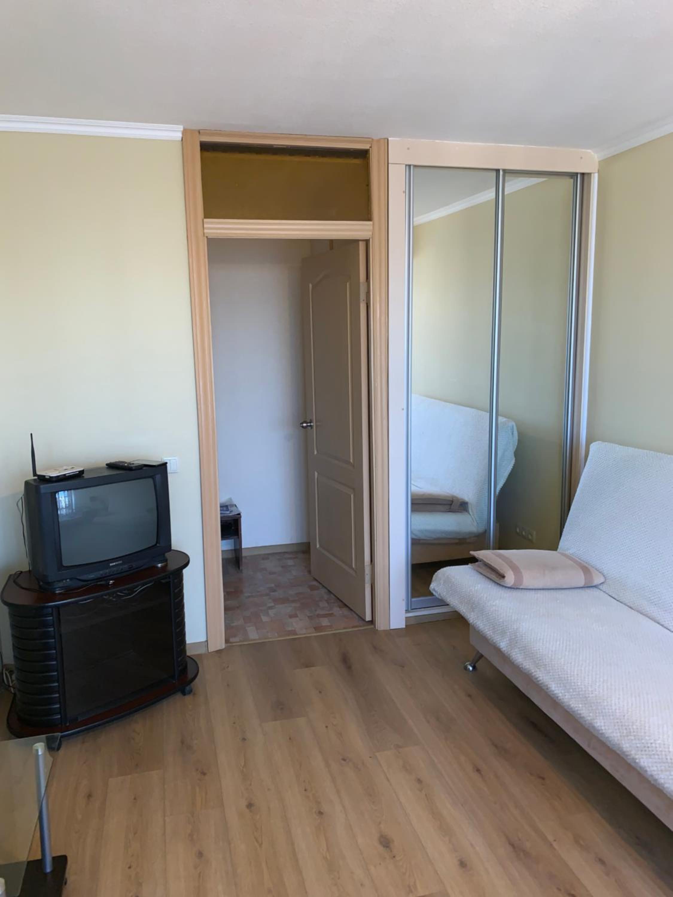 One bedroom on Rusanovka view 5