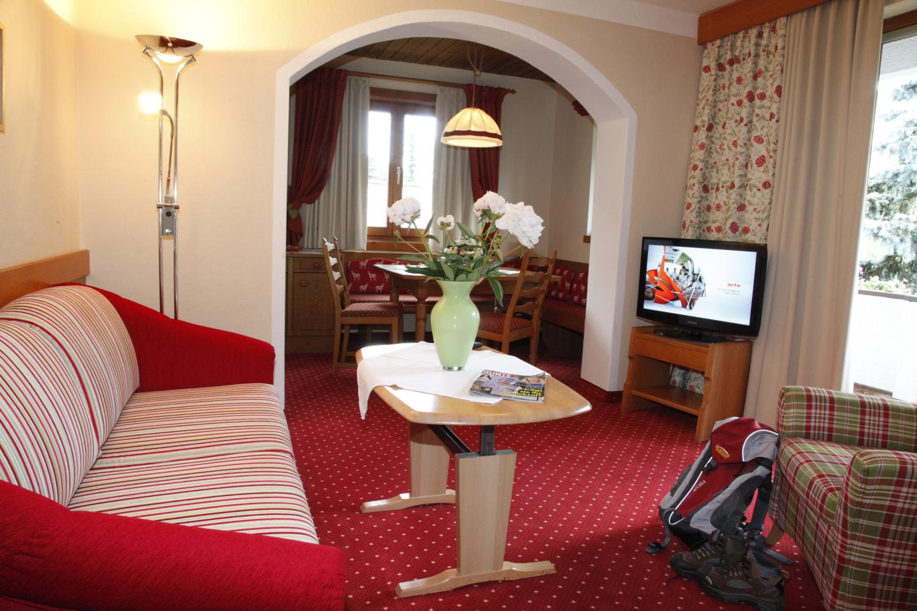 Gästehaus Schusser an der Therme, Frühstück, Doppelzimmer und Ferienwohnung