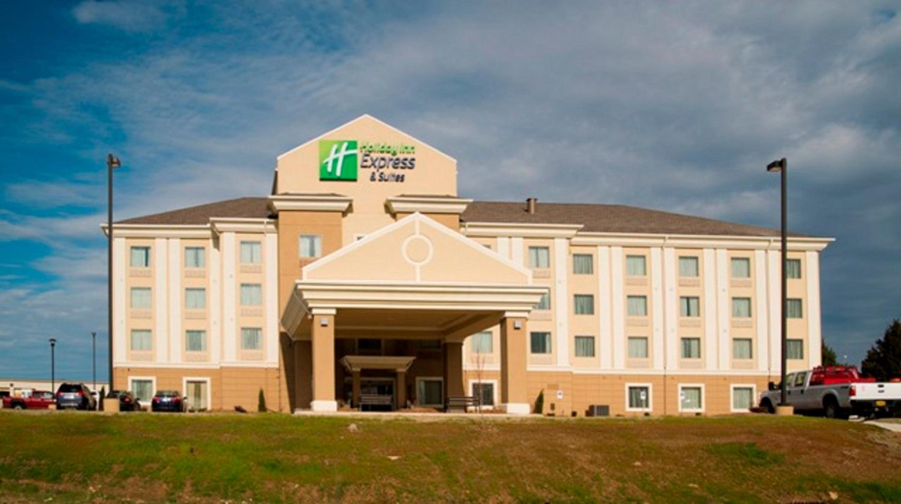 Hotel Holiday Inn Express & Suites Morrilton, an IHG Hotel - Image 1