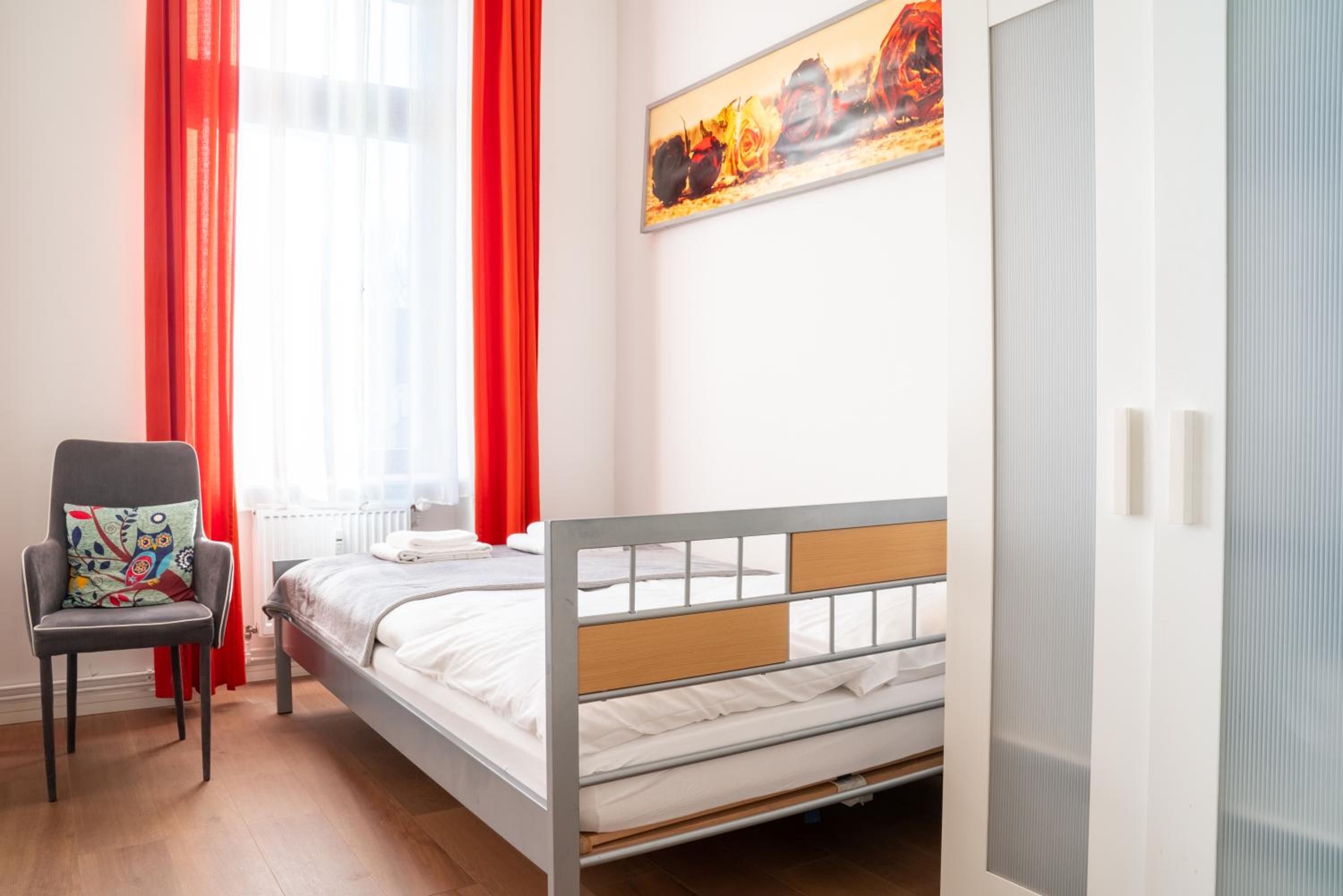 City Studio Apartment for 2, near Sonnenallee