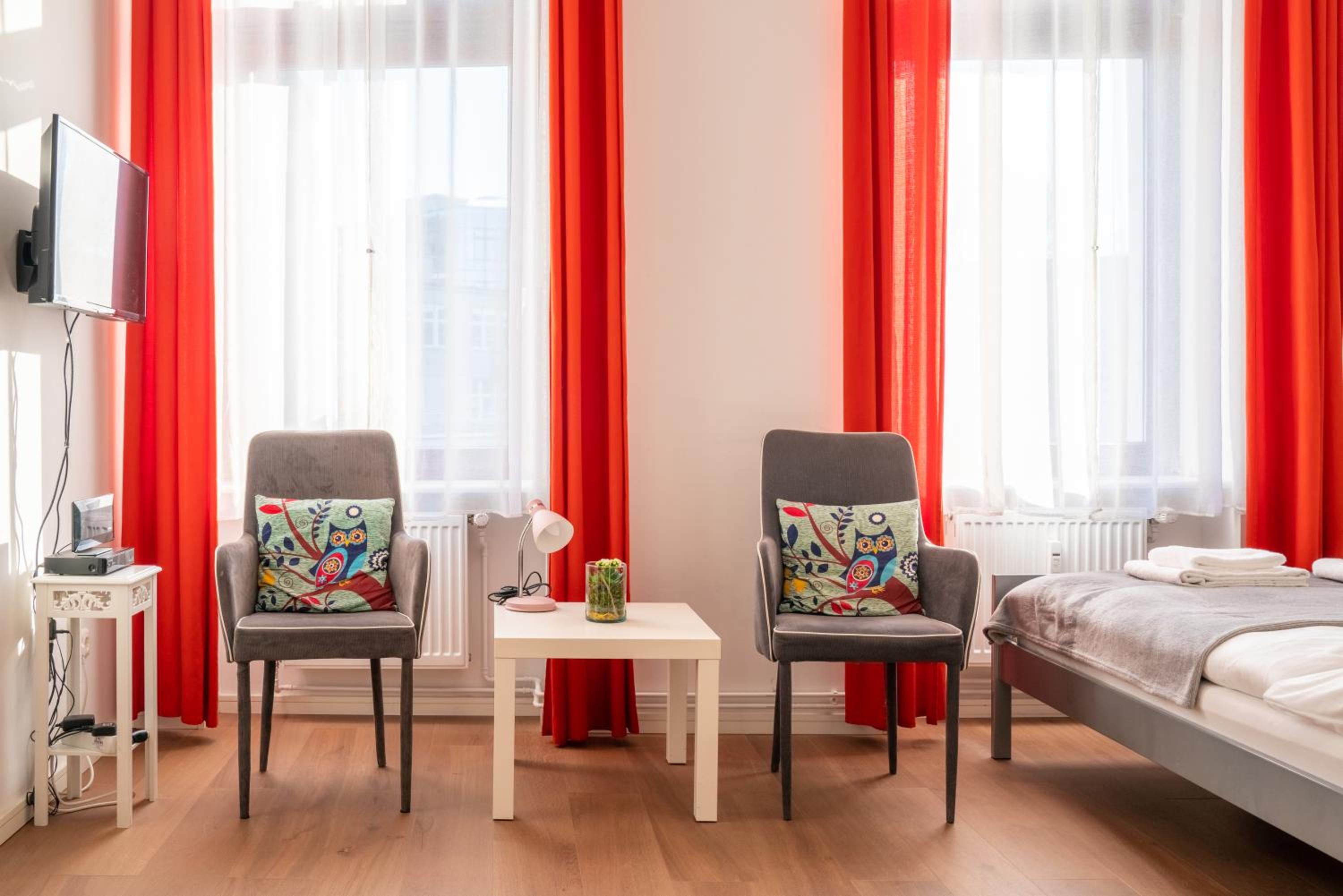 City Studio Apartment for 2, near Sonnenallee