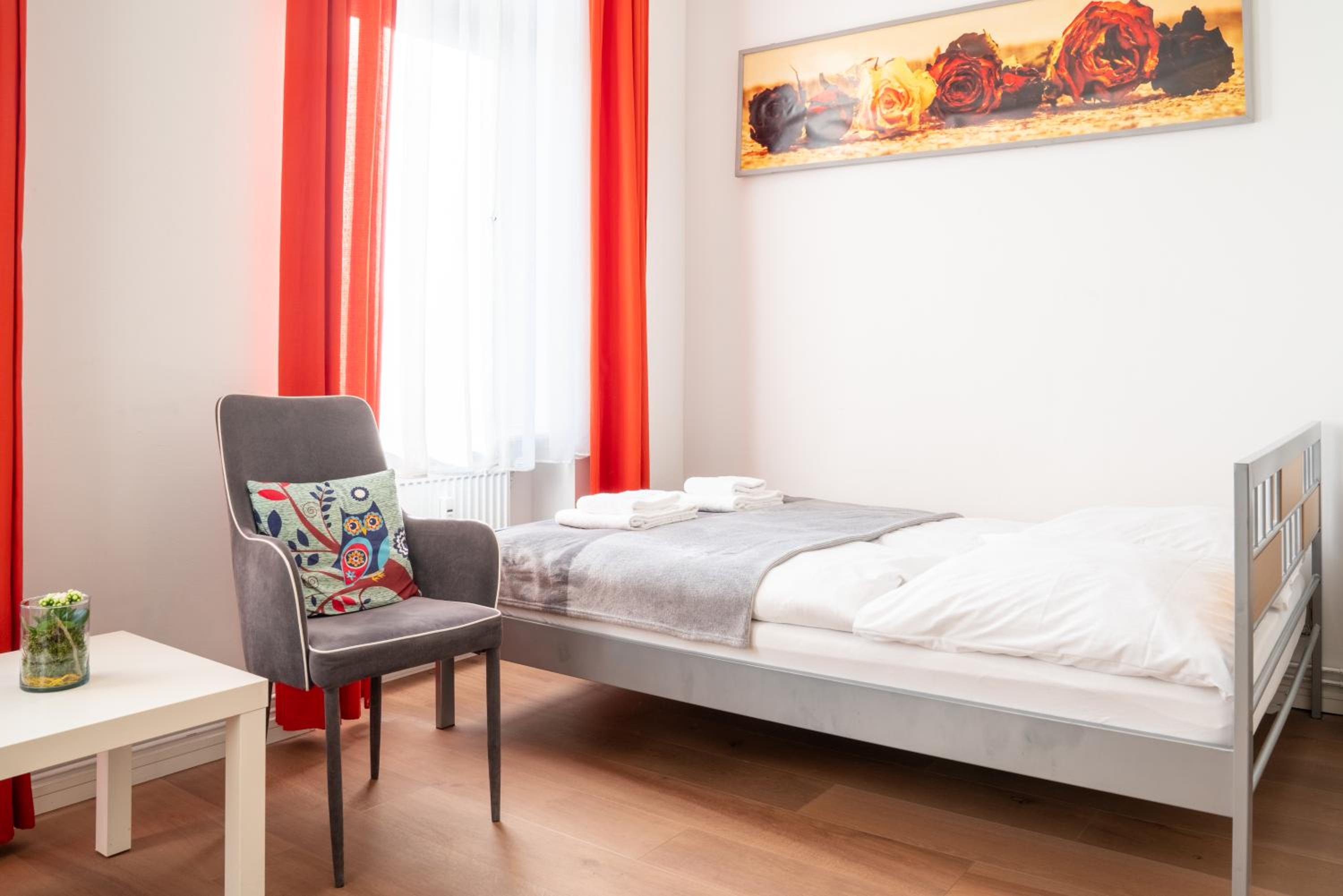 City Studio Apartment for 2, near Sonnenallee