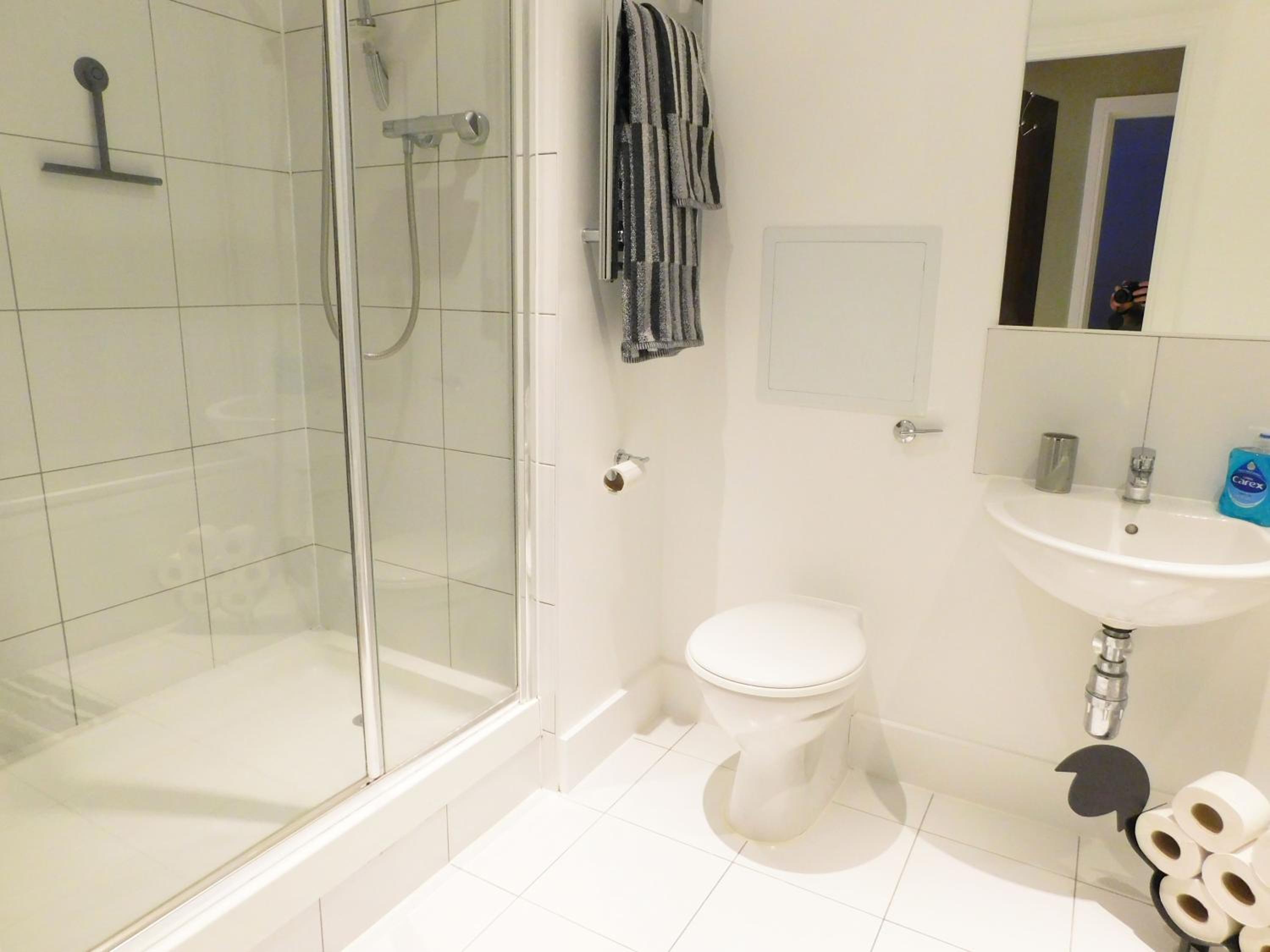 Spacious Luxury Waterfront Apartment