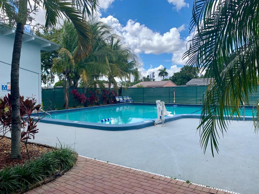 The Hollywood Gateway Inn - Image 3