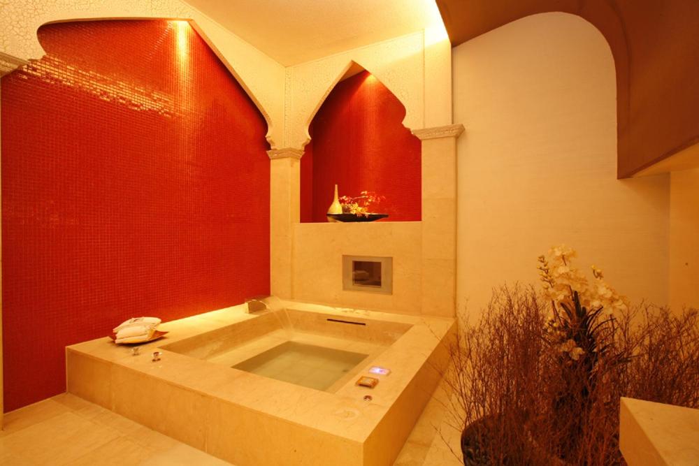 Chateau Boutique Motel view 5
