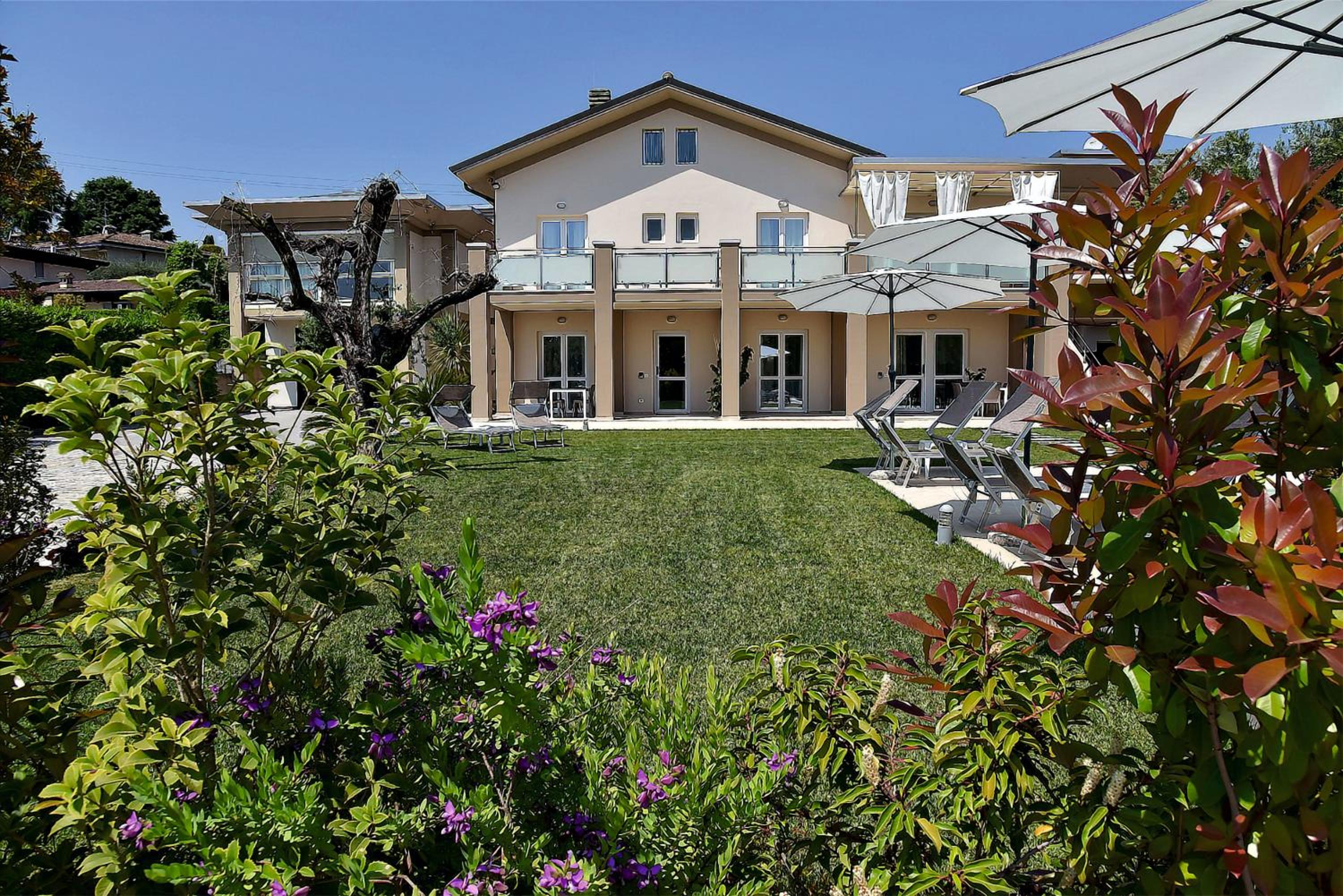 Garda Bloom Holiday Apartments view 4
