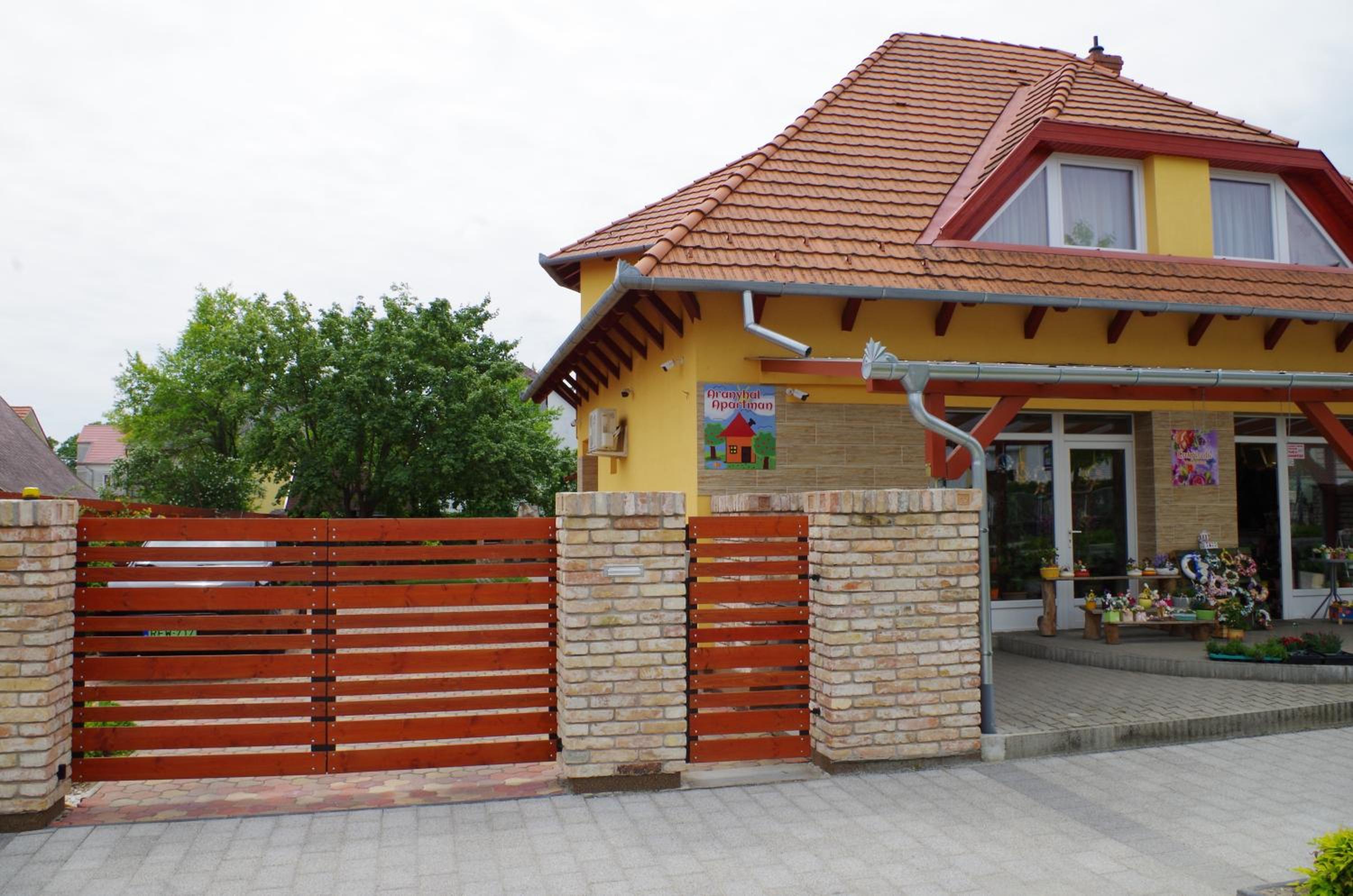 Aranyhal Apartman